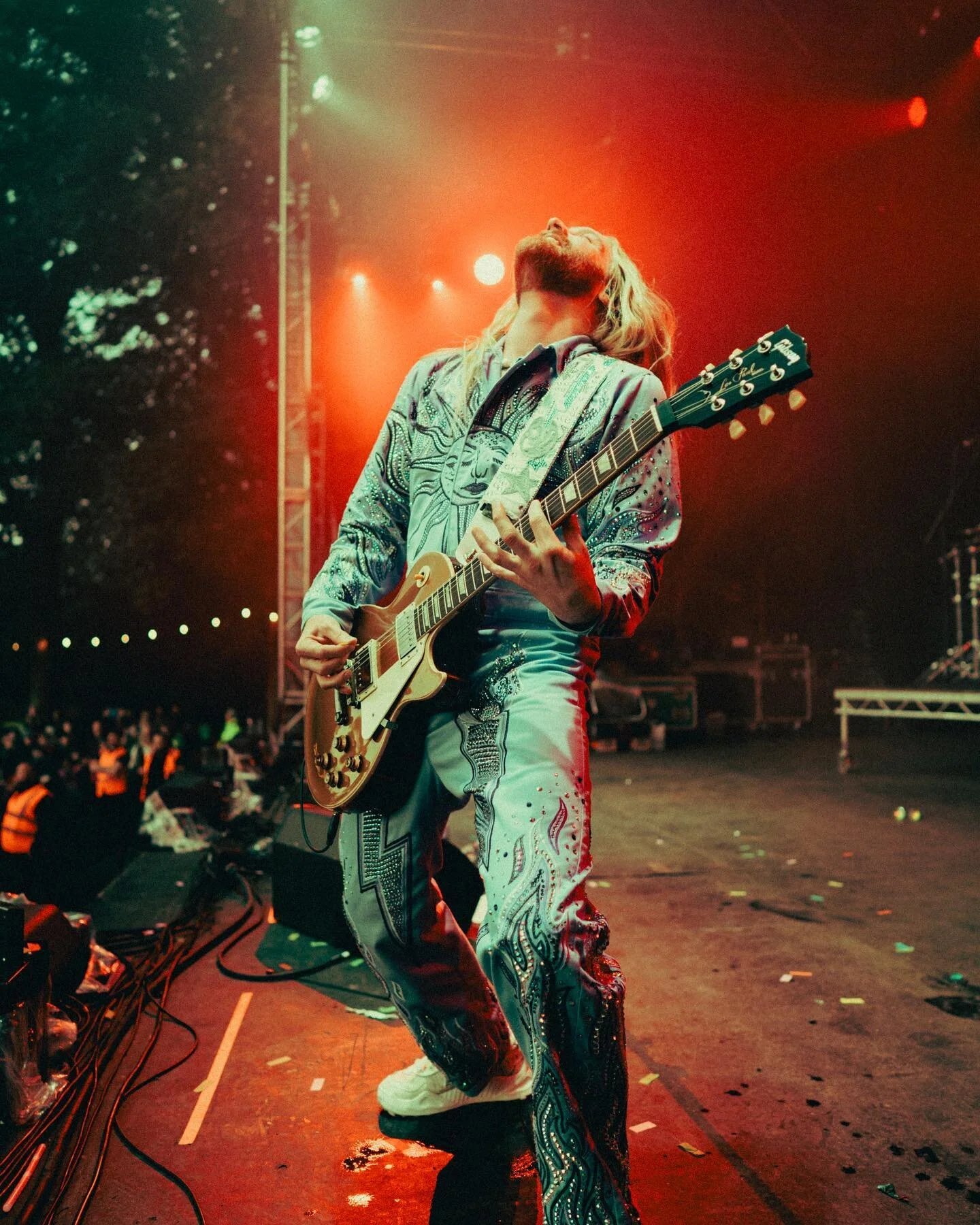 The past few festivals have been insane with @samhairwolfryder and the crew! Some of my favourite shots from the set! Tonight at @belladrumfestival supporting @thisissigrid 🔥🔥🔥