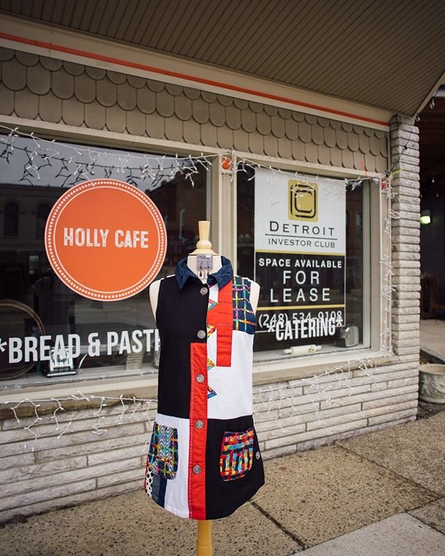 More real estate is up for grabs in Downtown Holly! What food do you want to see in the old Holly Caf&eacute; stomping grounds? Ramona's voting for a good Mexican spot. She must have her weekly tacos in order to do her Roving.  This top is a perfect 