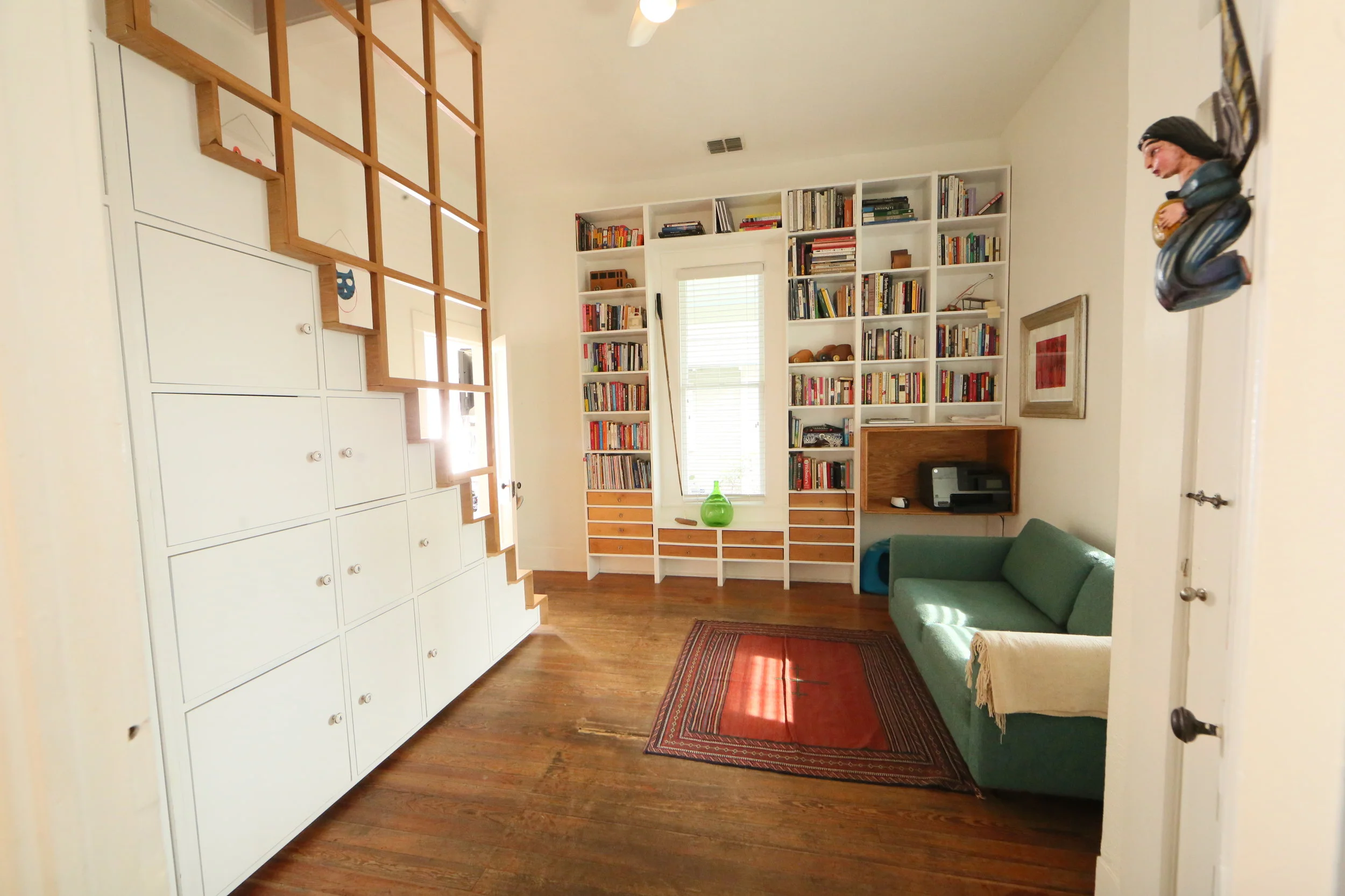 602 E Guenther