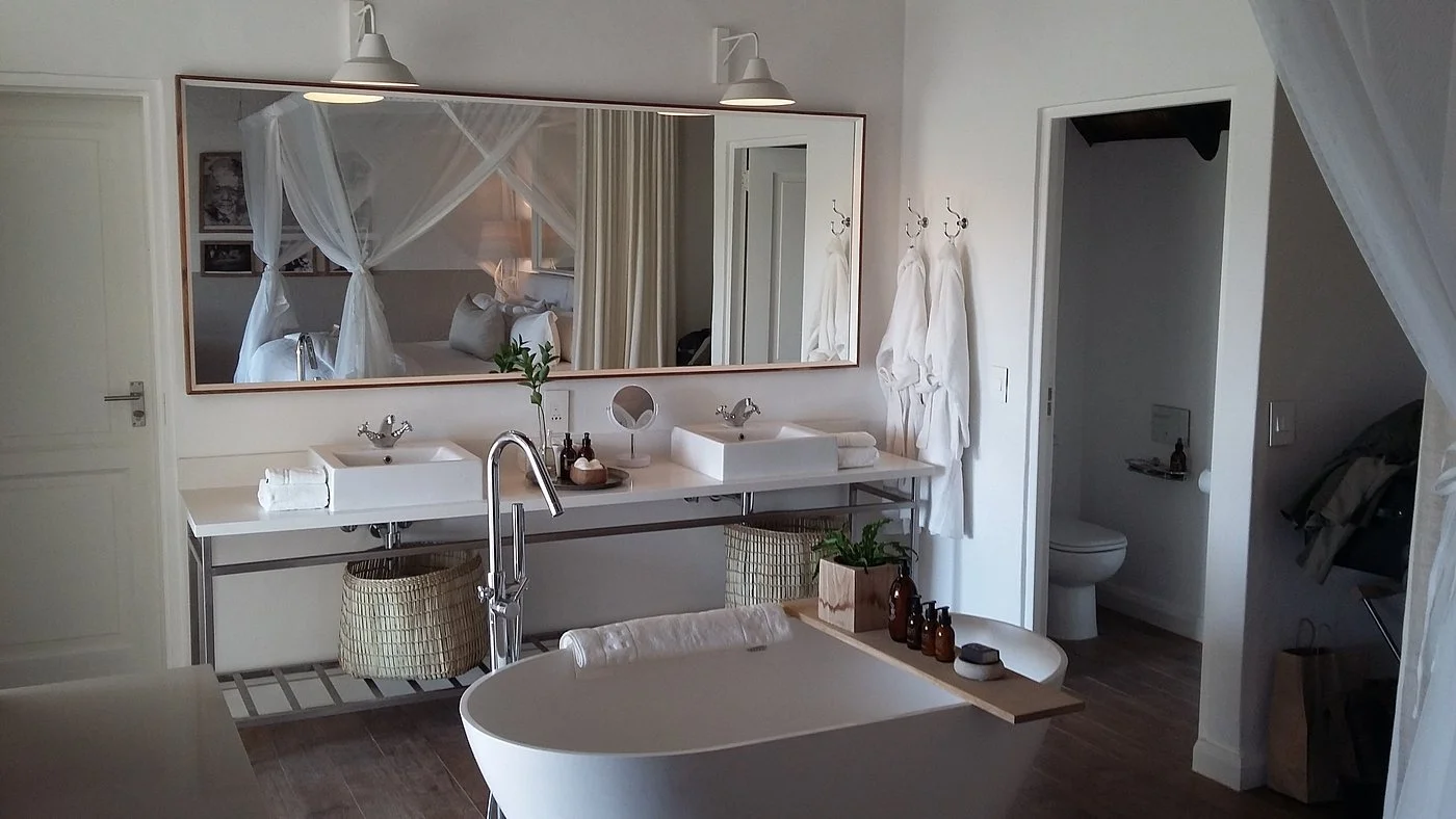 vanity-area.jpg
