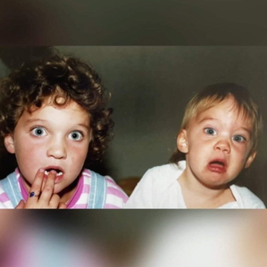 Inner child work in our group breathwork today! Photo: No idea what my sister and I saw&hellip;! We burst out in laughter every time we see this photo - what a shot 😂📸

Inner child healing:
Our nervous systems remember moments - big or small - that
