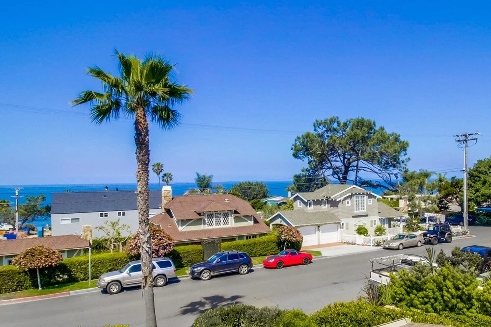 Live a Life of Leisure in Beautiful Del Mar SplitLevel Condo! 541