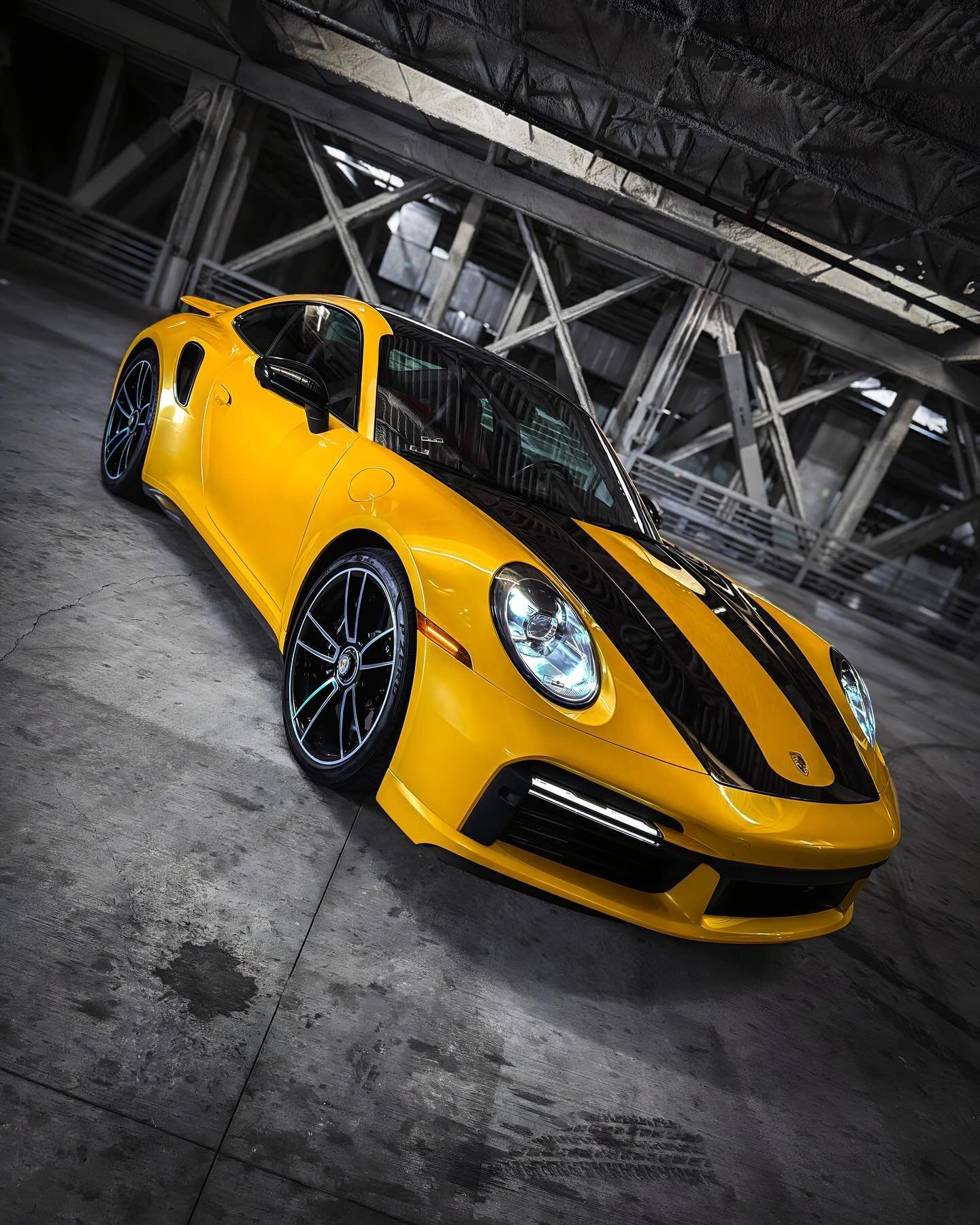 Porsche 911 Turbo S wrapped in @inozetek Super Gloss Dandelion Yellow w/ gloss Black accents. Picked up, wrapped and returned 👍🏻

#mobileservice #mobilewraps #thewrapdistrict #thewrapdistrictla #vinylwrap #wrapped #paintisdead #southbay #sanfernand