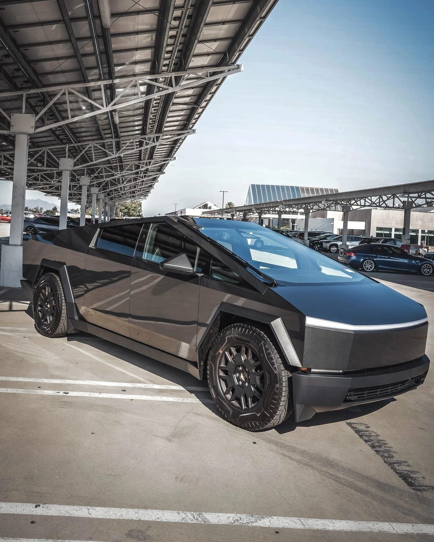 Tesla Cybertruck wrapped in @brokenrealmz Gloss Carbon Fiber PPF 

#cybertruck #tesla #mobileservice #mobilewraps #thewrapdistrict #thewrapdistrictla #vinylwrap #wrapped #paintisdead #southbay #sanfernandovalley #sfv #818 #losangeles #manhattanbeach 