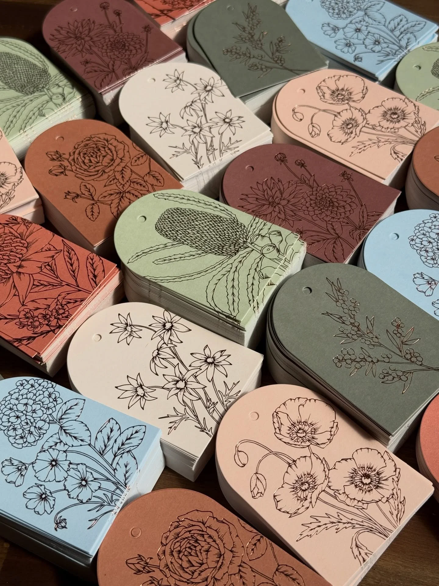 Choosing is the hardest part ✨

These botanical gift tags are back in new colours, and I still can&rsquo;t decide which one I like most.

A small detail, but it makes every gift feel a little more considered.

Save this for your next gift idea!