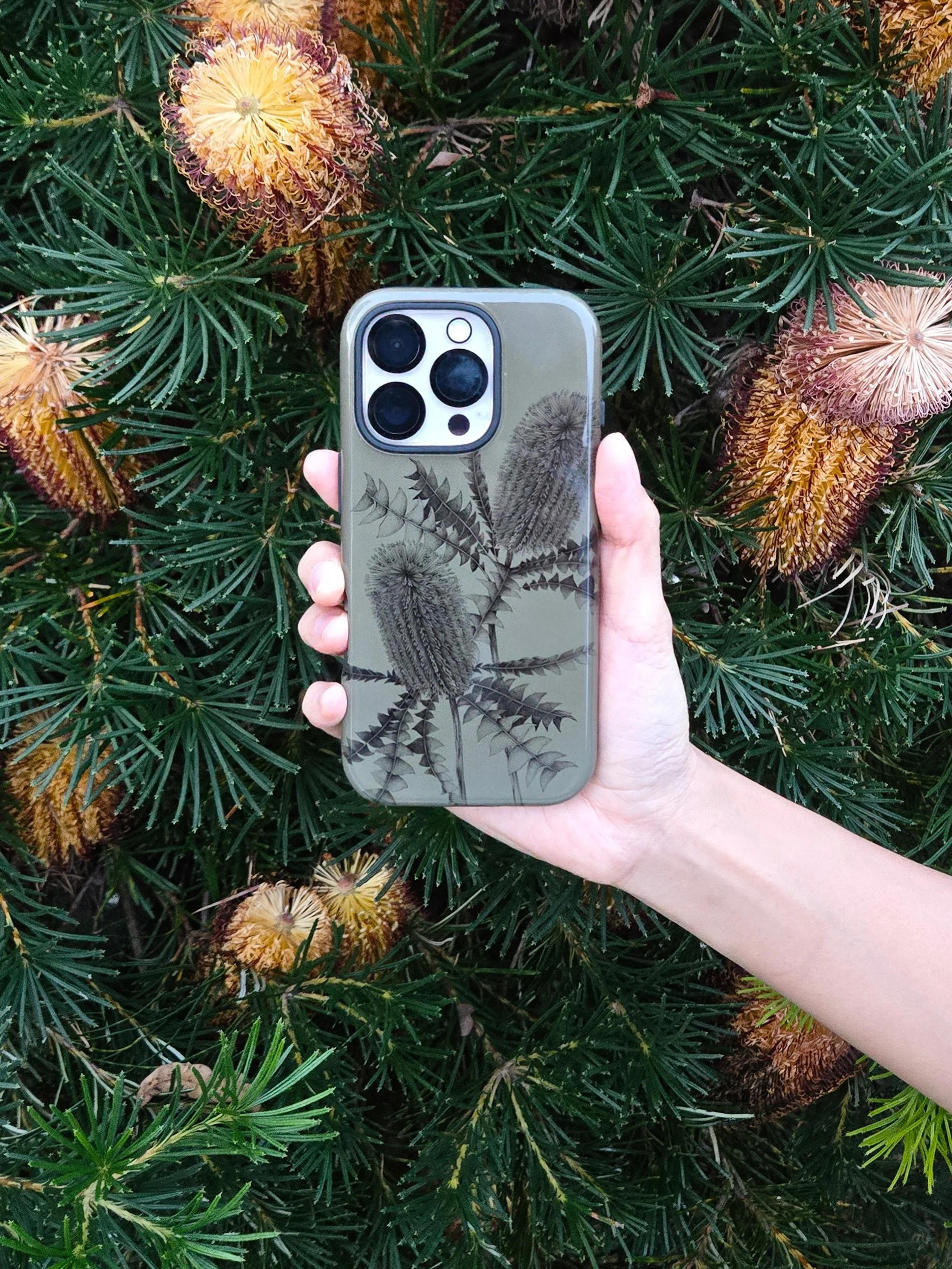 A familiar favourite, reimagined.

Our newest phone cases feature original detailed, hand-drawn florals! Filled with layers of intricate botanical and designed to be carried with you every day.

A little piece of flowers that you can keep forever! 🤎