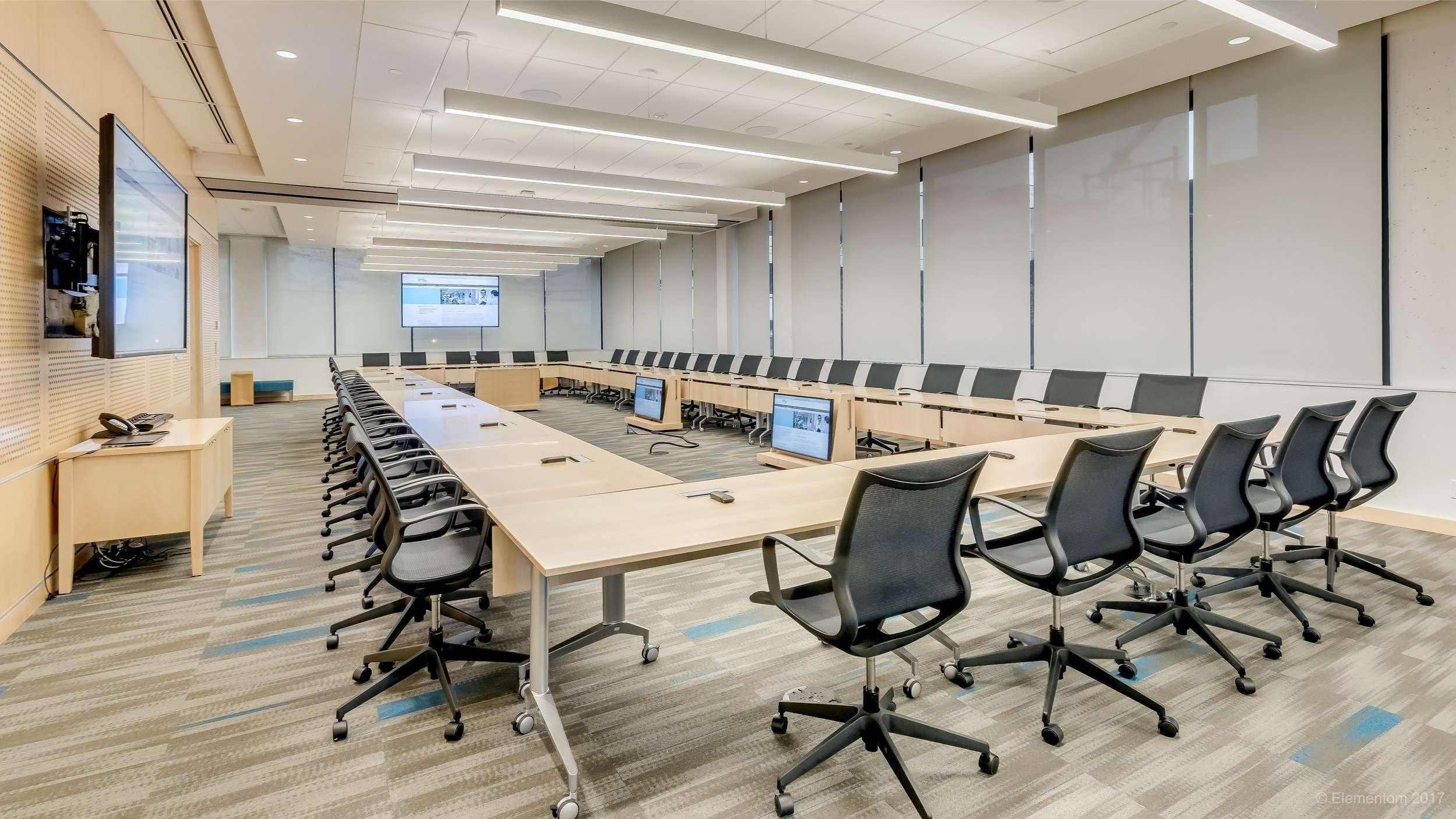 Extra Large Meeting Room