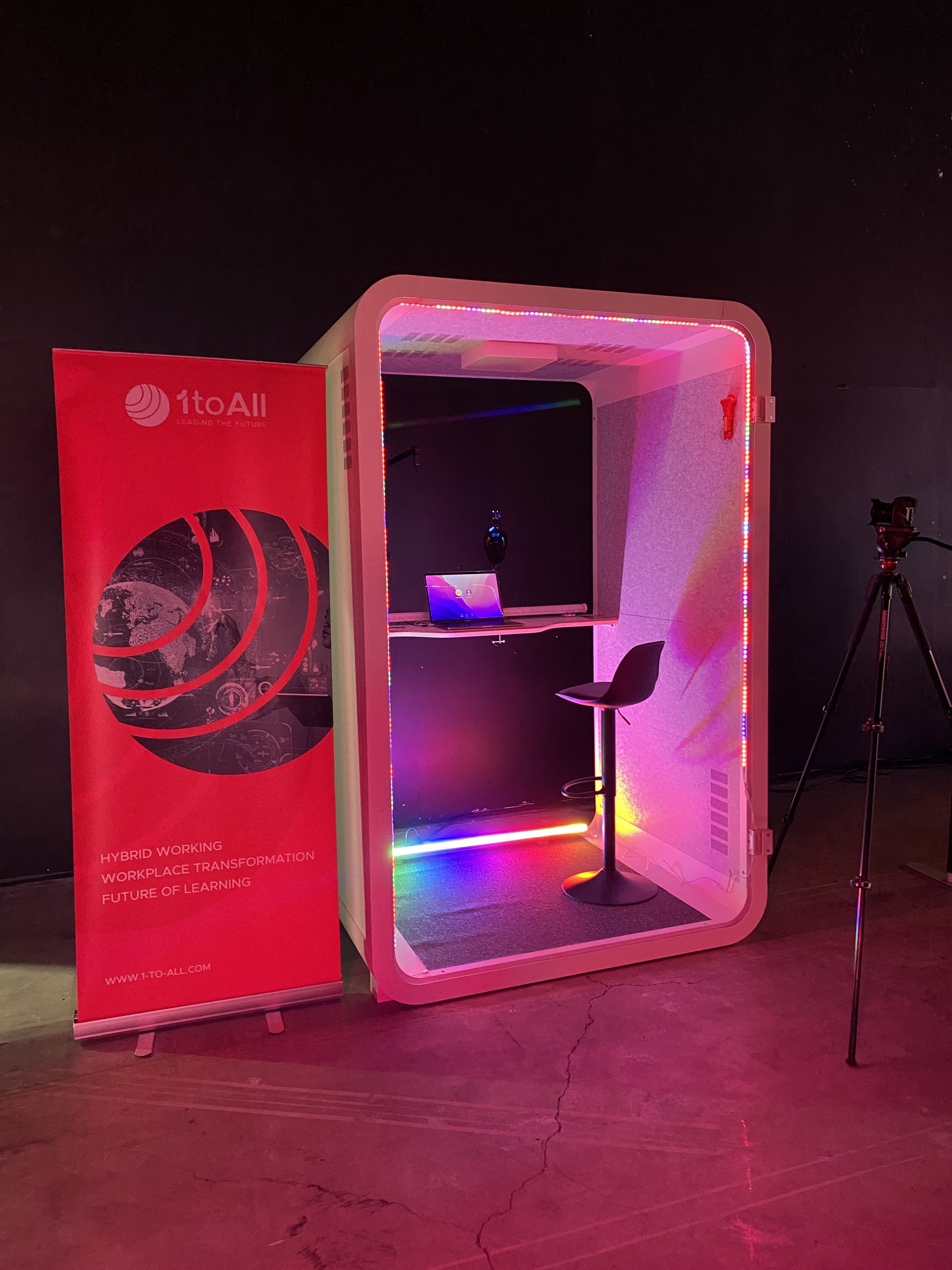 ภาพบรรยากาศงาน งาน "amaran Official Launch in Thailand  กับแขกรับเชิญคนพิเศษที่ใช้ ZOUNDPOD Krit Tone Sukawat 