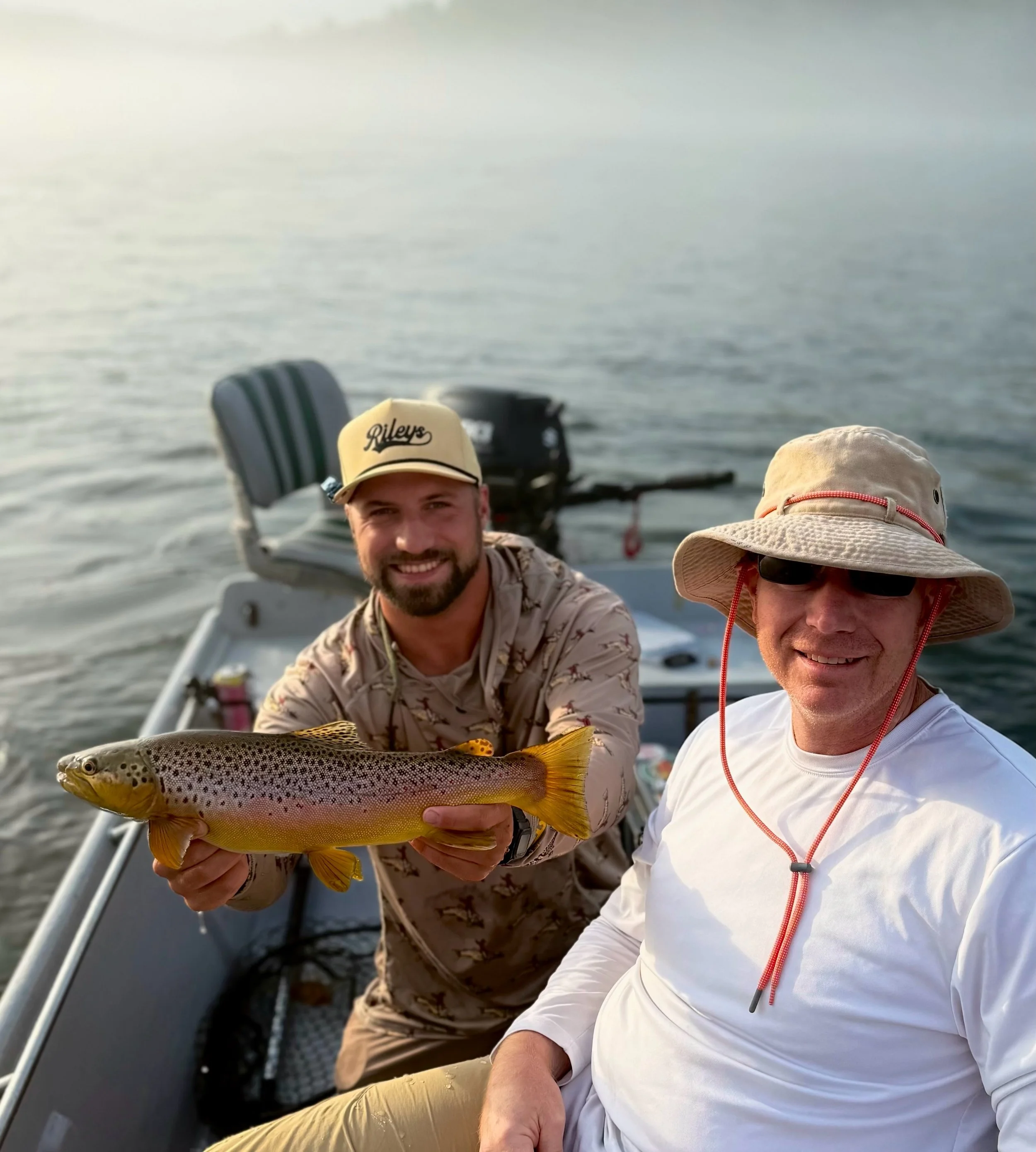 Catchin&rsquo; White River Gold😎
Guide- @landon_t_bender 

#ʙᴏᴏᴋɴᴏᴡ #browntroutfishing #whiteriverarkansas #waterfrontcabins #getaway