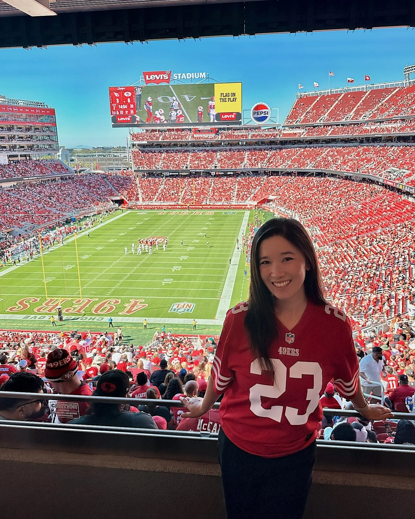 Living that suite life with @loscabostourism and @49ers @levisstadium! 🏈🏟️🍿

Flew back from Seattle early to watch the 49ers beat the Cardinals! The view from the Webex Lounge Suites is awesome and definitely beats roasting in the sun ☀️ 

Such an