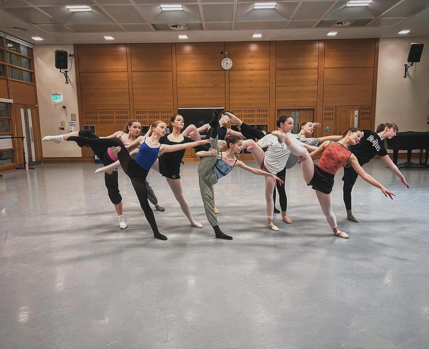 Fab Contemporary Focus session with @didyveldman @royalballetschool studios!!!
