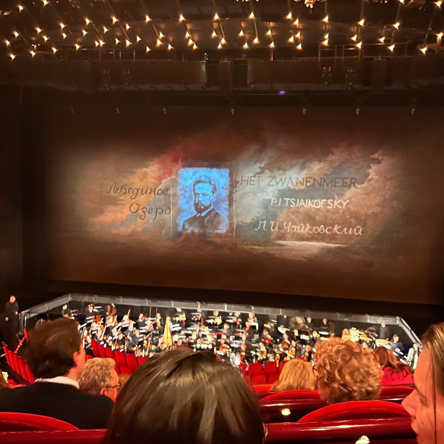 Swanlake with @hetnationaleballet Proud mum seeing @skyapowney on stage with fabulously well rehearsed corps de ballet. 👏👏👏