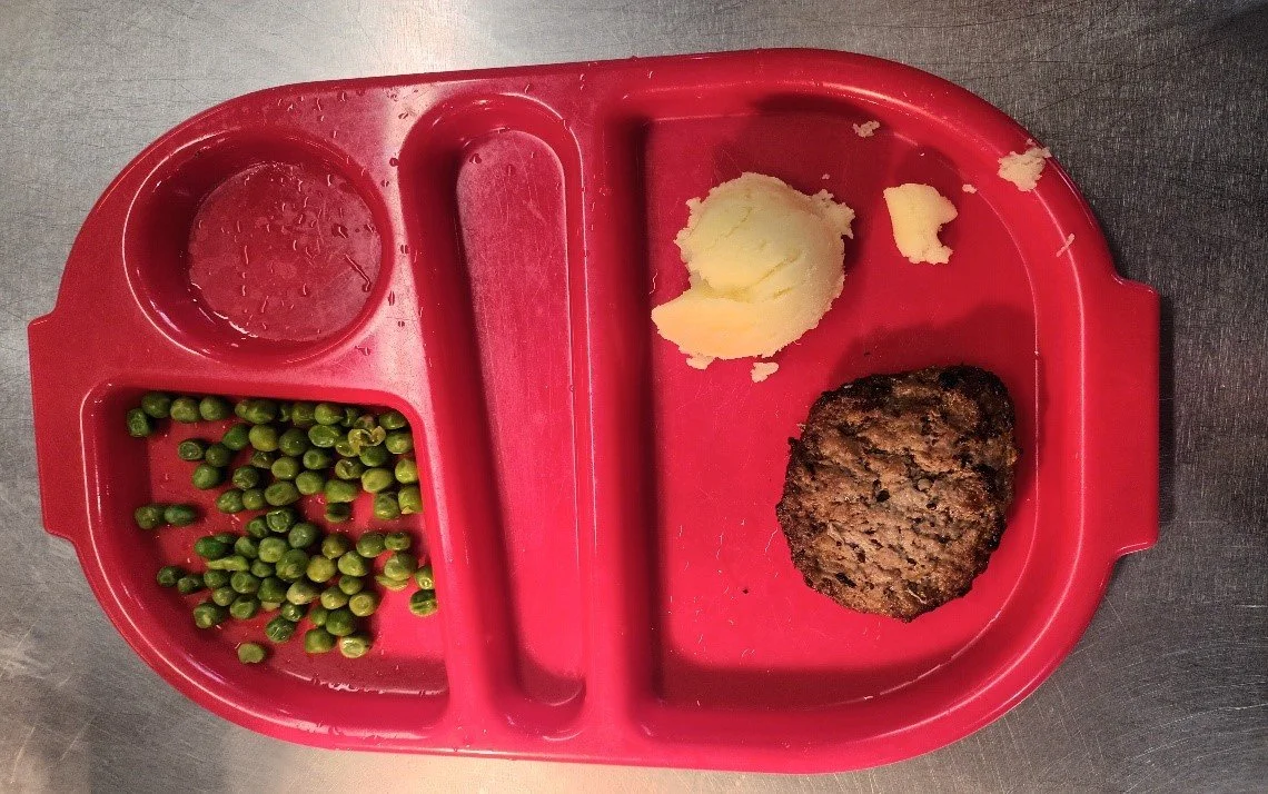 Burger, mash, peas &amp; pepper sauce