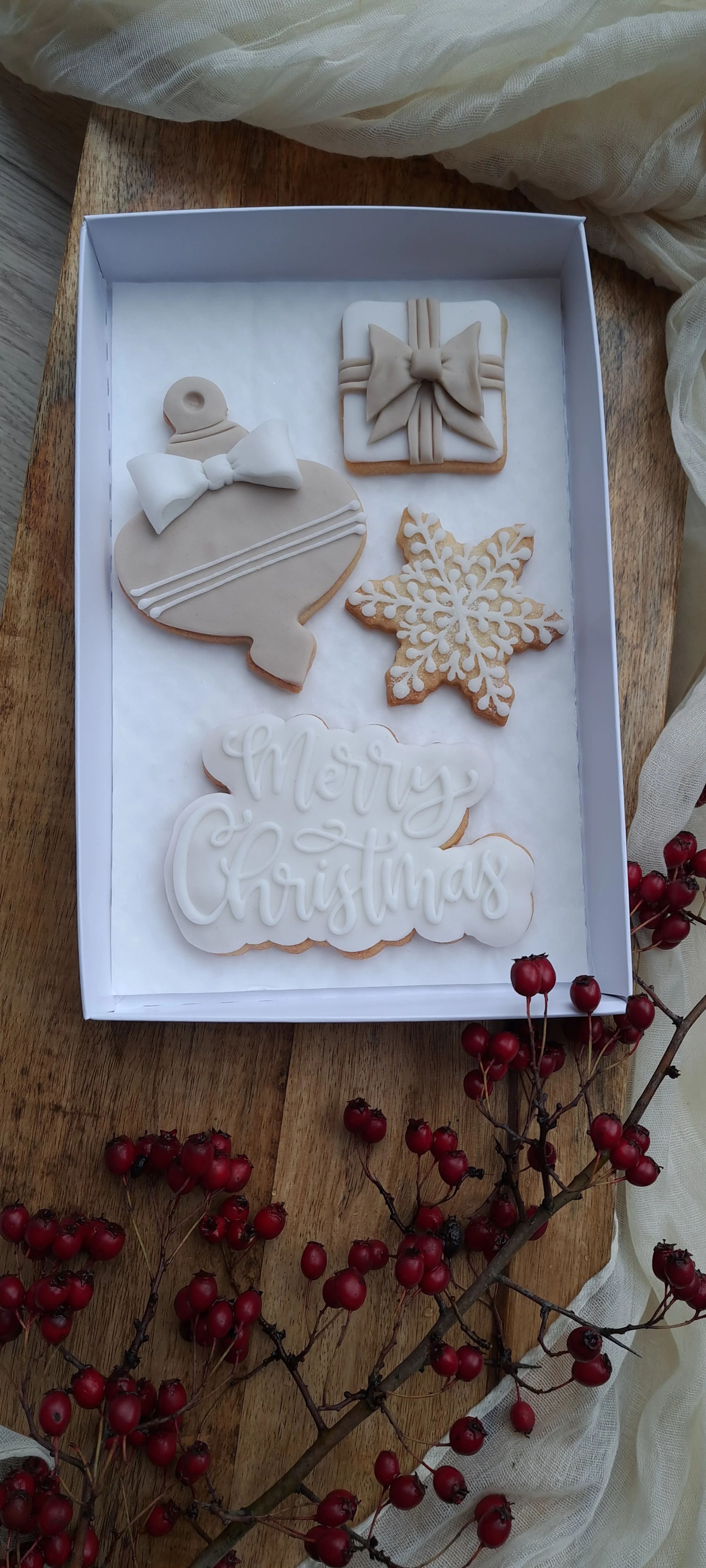 The Mini Winter Chic Luxury Christmas Biscuit Set