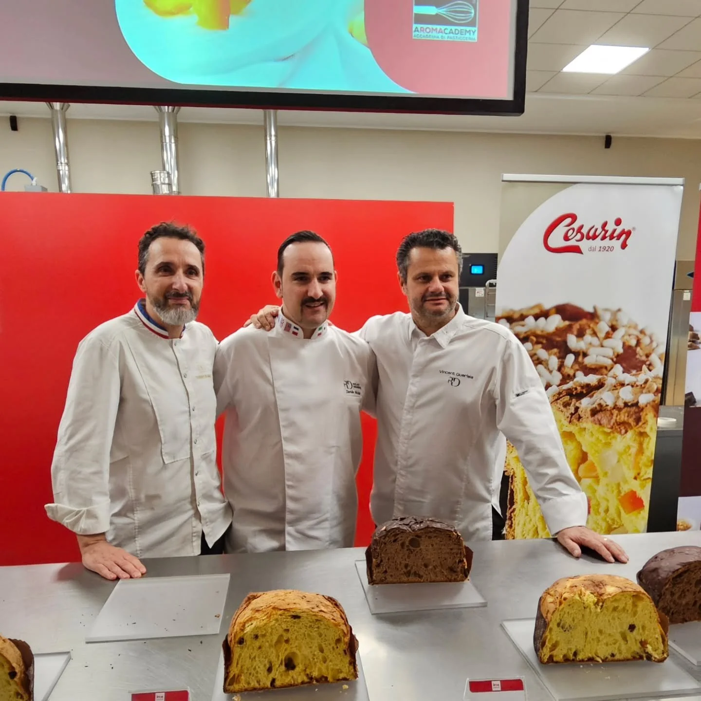 Superbe moment &agrave; Milan pour jurifier les awards du panettone organis&eacute; par @irca et @davide_malizia .
En compagnie de @vincent_guerlais et de grands  chefs italiens nous avons pu d&eacute;guster des panettones exceptionnels .Bravo &agrav