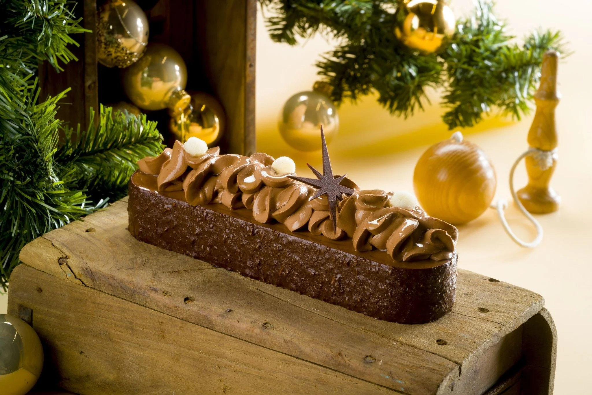 Cette ann&eacute;e, nous retrouvons le P&egrave;re No&euml;l au pays des jouets. 
Lui avez-vous d&eacute;j&agrave; envoy&eacute; votre liste? 
Dans le catalogue des jouets, vous trouverez entre autres Casse-Noisette : croustillant noisette, cr&eacute