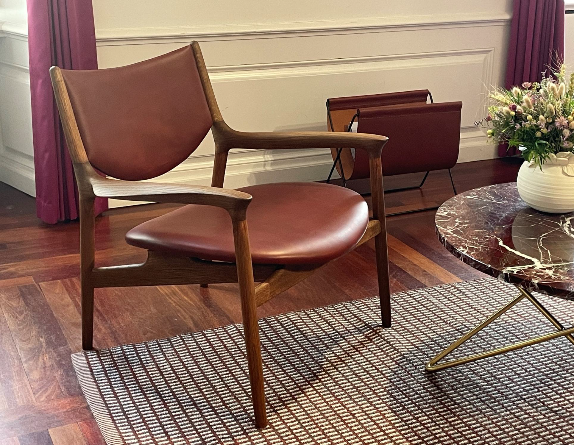 Danish Chair Smoked Cognac.png