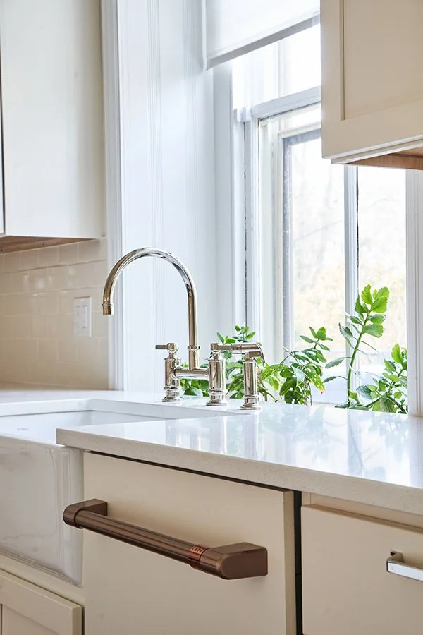 KITCHEN, BATHROOM & PORCH