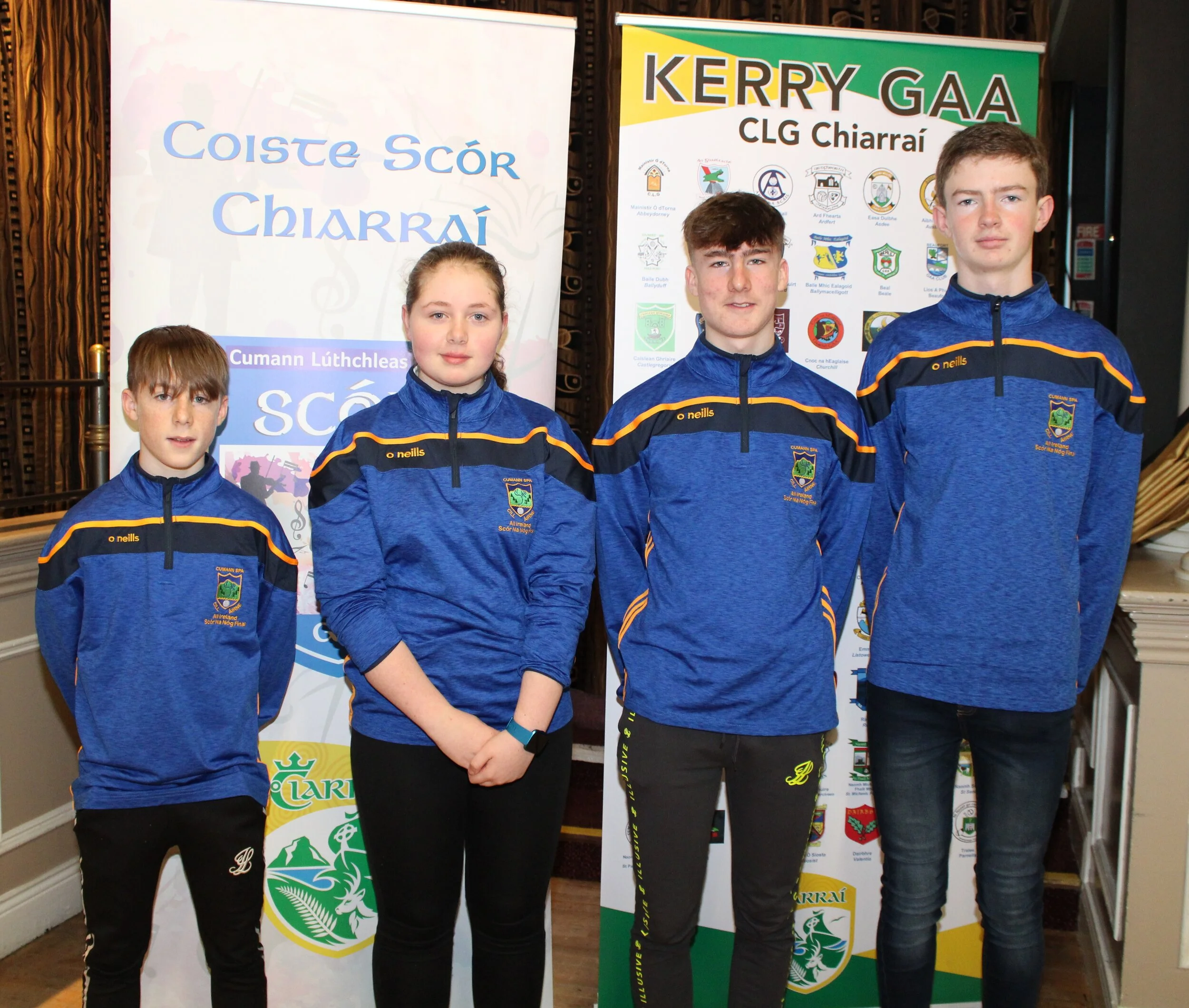 quiz team at the gleneagle.JPG