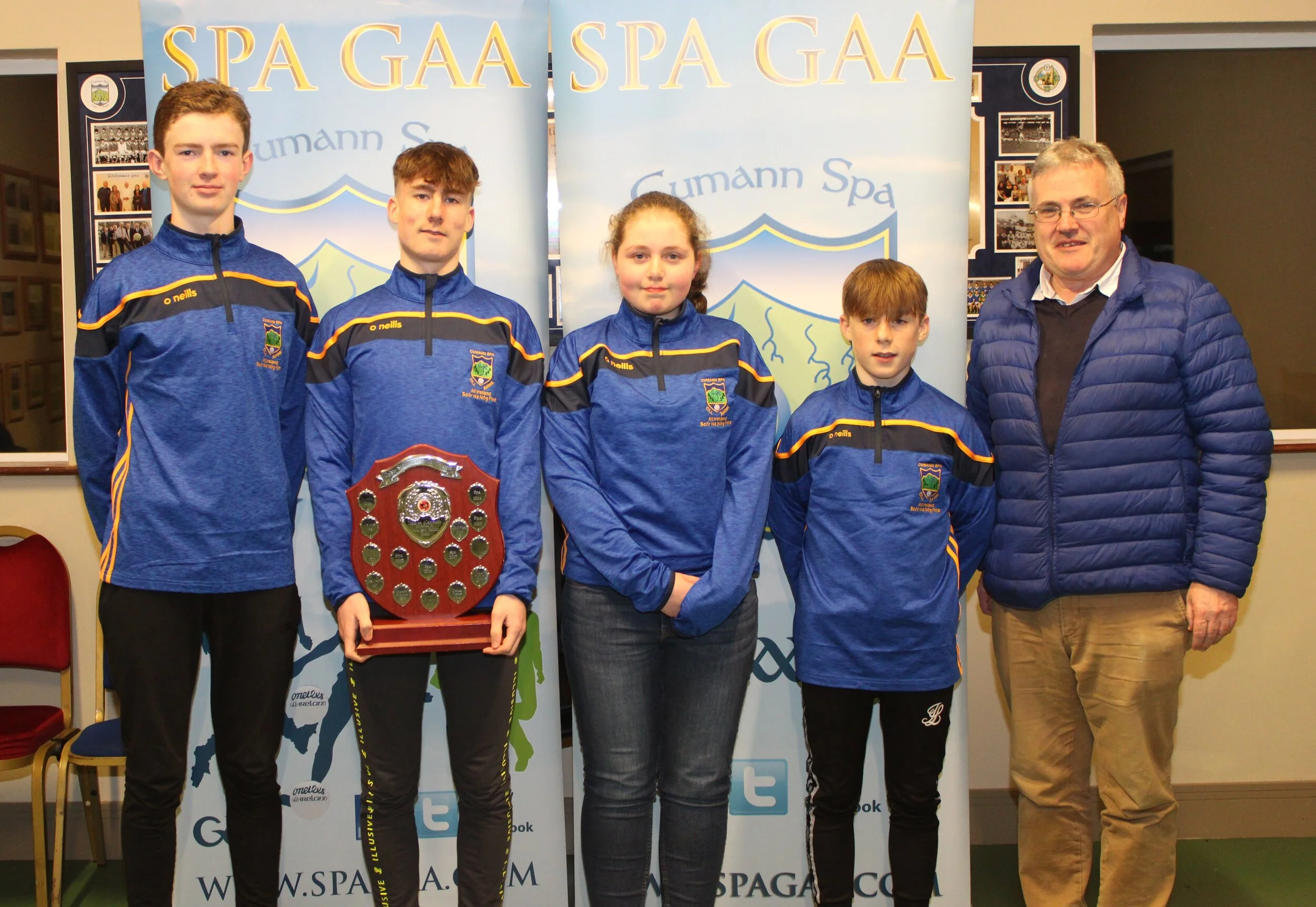 quiz team with seamus clifford.JPG