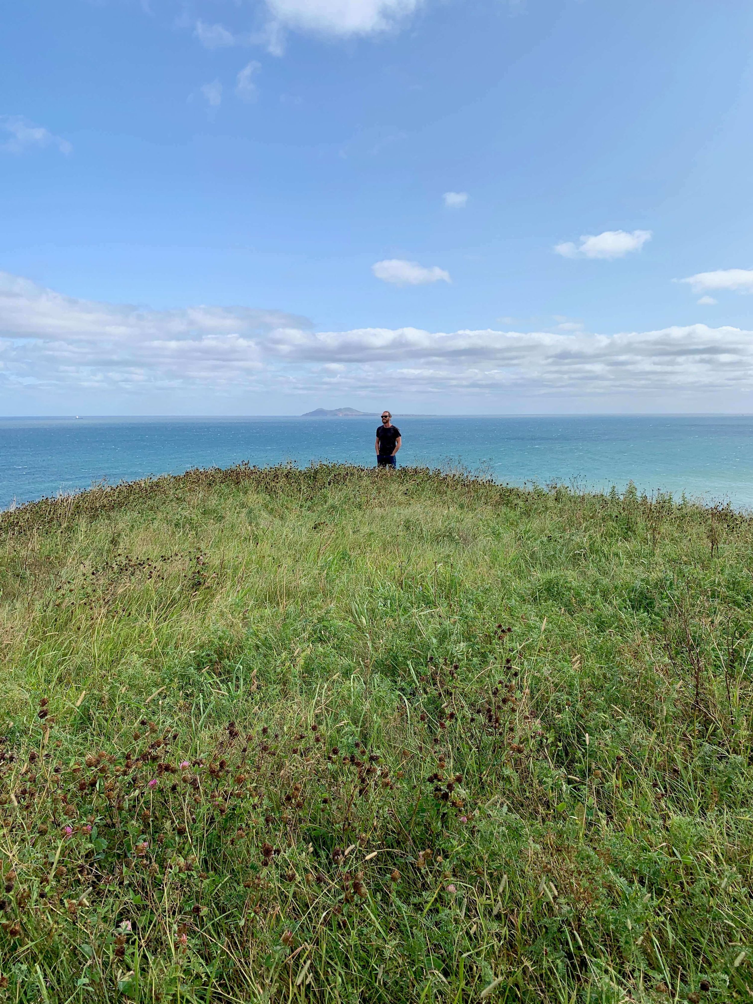 Dominique_sur-la-coline_Iles-de-la-madeleine-IsabelleEmond_02.jpeg