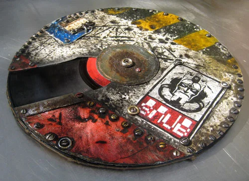 Hand crafted customised 12″ vinyl for the ‘Noise of Art’ show off Brick Lane in London, The show is now on. The private view was messy is the best kind of way 🙂 More info & vinyl here 