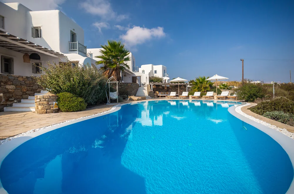 The shared pool of Villa Lito and Villa Artemis
