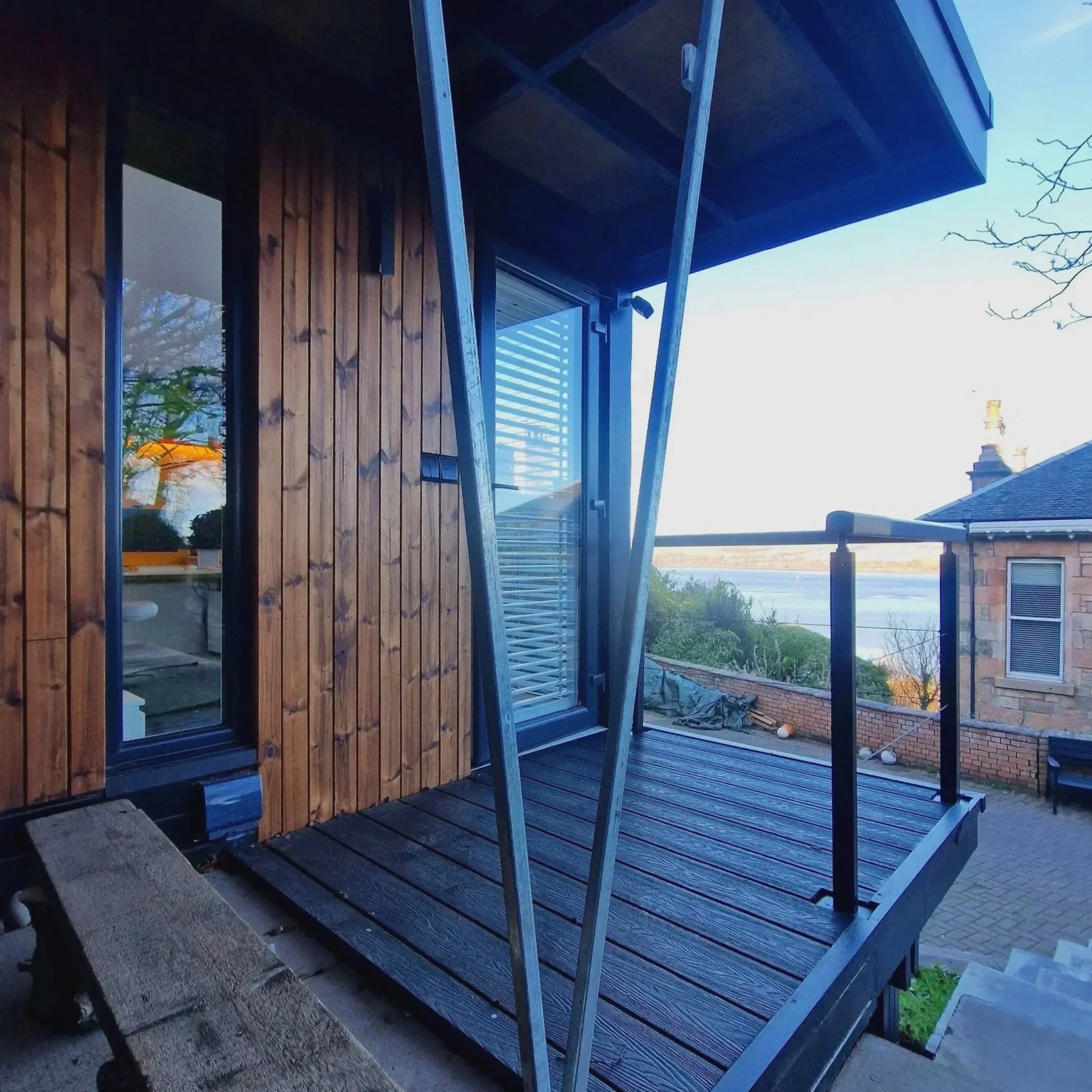 Contemporary%25252Barchitect-designed%25252Btimber%25252Bgarden%25252Boffice%25252Band%25252Bstudio%25252Bin%25252BLangbank%25252BRenfrewshire%25252Bwith%25252Bcovered%25252Bdeck%25252Band%25252Blarge%25252Bglazing%25252B%2525252813%25252529.jpg