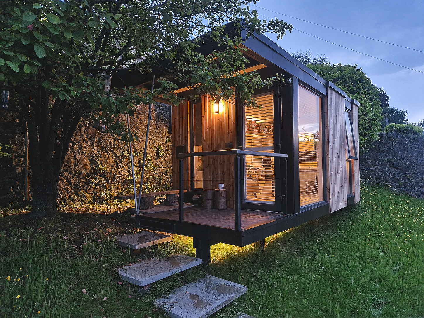 Contemporary+architect-designed+timber+garden+office+and+studio+in+Langbank+Renfrewshire+with+covered+deck+and+large+glazing+%287%29.png