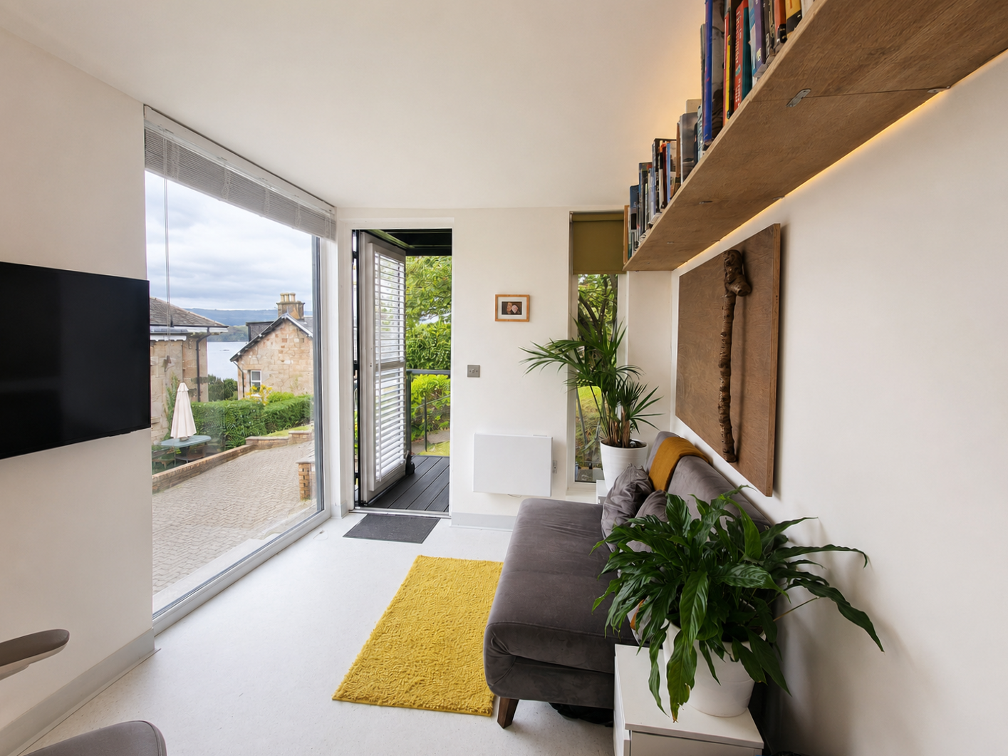 Contemporary+architect-designed+timber+garden+office+and+studio+in+Langbank+Renfrewshire+with+covered+deck+and+large+glazing+5.png