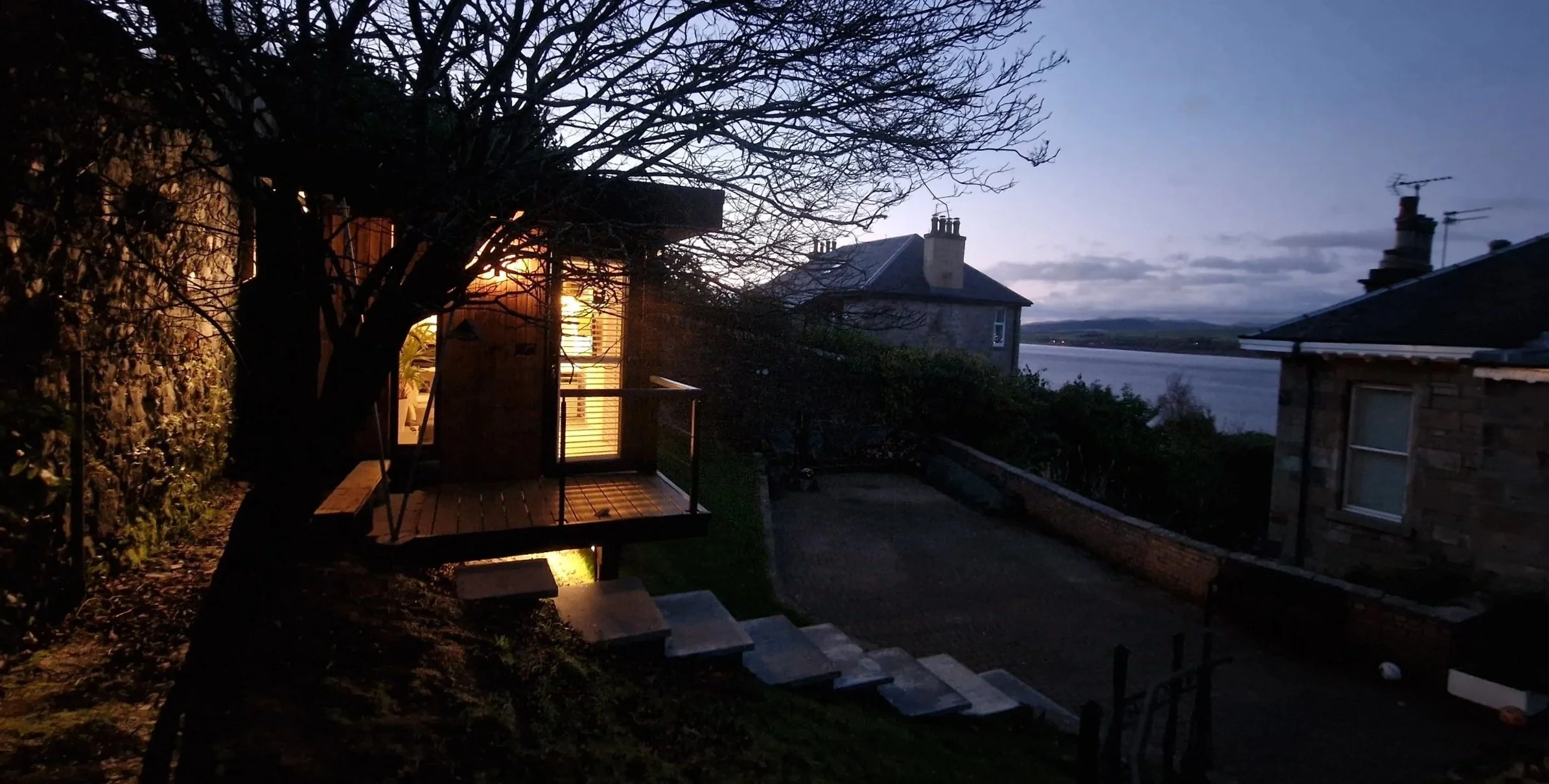 Contemporary+architect-designed+timber+garden+office+and+studio+in+Langbank+Renfrewshire+with+covered+deck+and+large+glazing+%2823%29.jpg