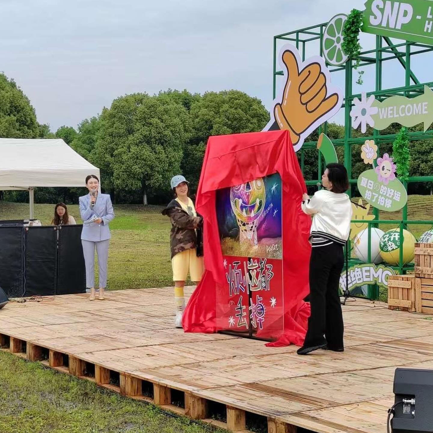 Photos from the opening of the Hiromita event organized by @bfmartcenter &amp; AWG at Suzhou Bay Sports Park in East Tailake in China. 🎉🎉😺

Solo Project with @anqiartworks &lsquo;s Hiromita character
Dates: 1-5 May 2024
Location: Suzhou Bay Sports