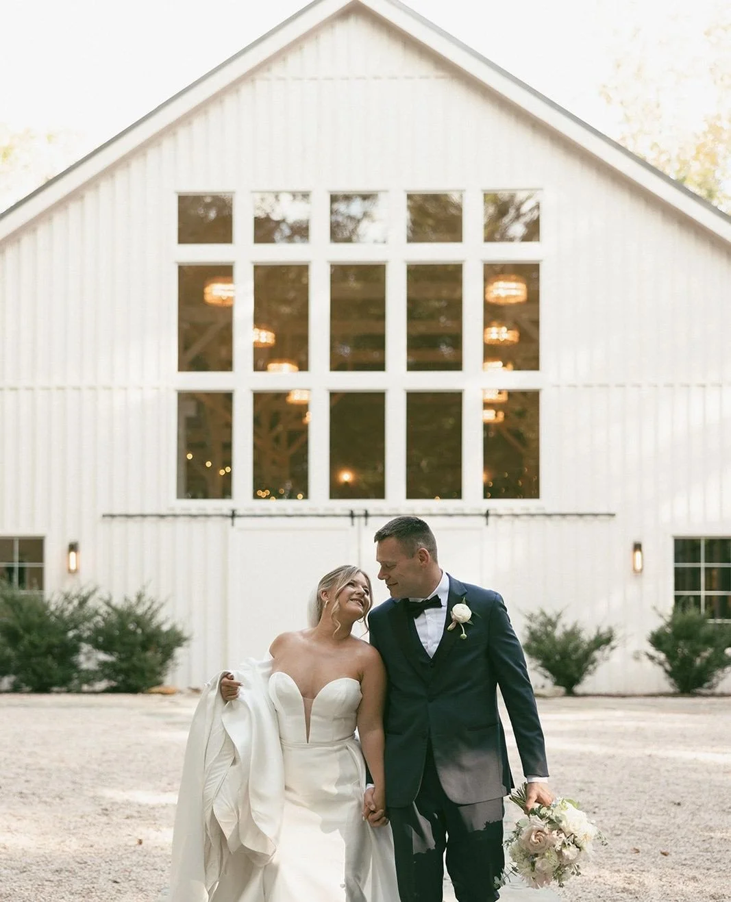 We just wanted to give Carolina Grove a massive shout out to their amazing team and stunning venue! We love working with y'all!⁠
⁠
&bull;⁠
&bull;⁠
&bull;⁠
⁠
Planning &bull; yours truly @somethingfabulousweddings ⁠
Venue &amp; Bar &bull; @carolinagrov