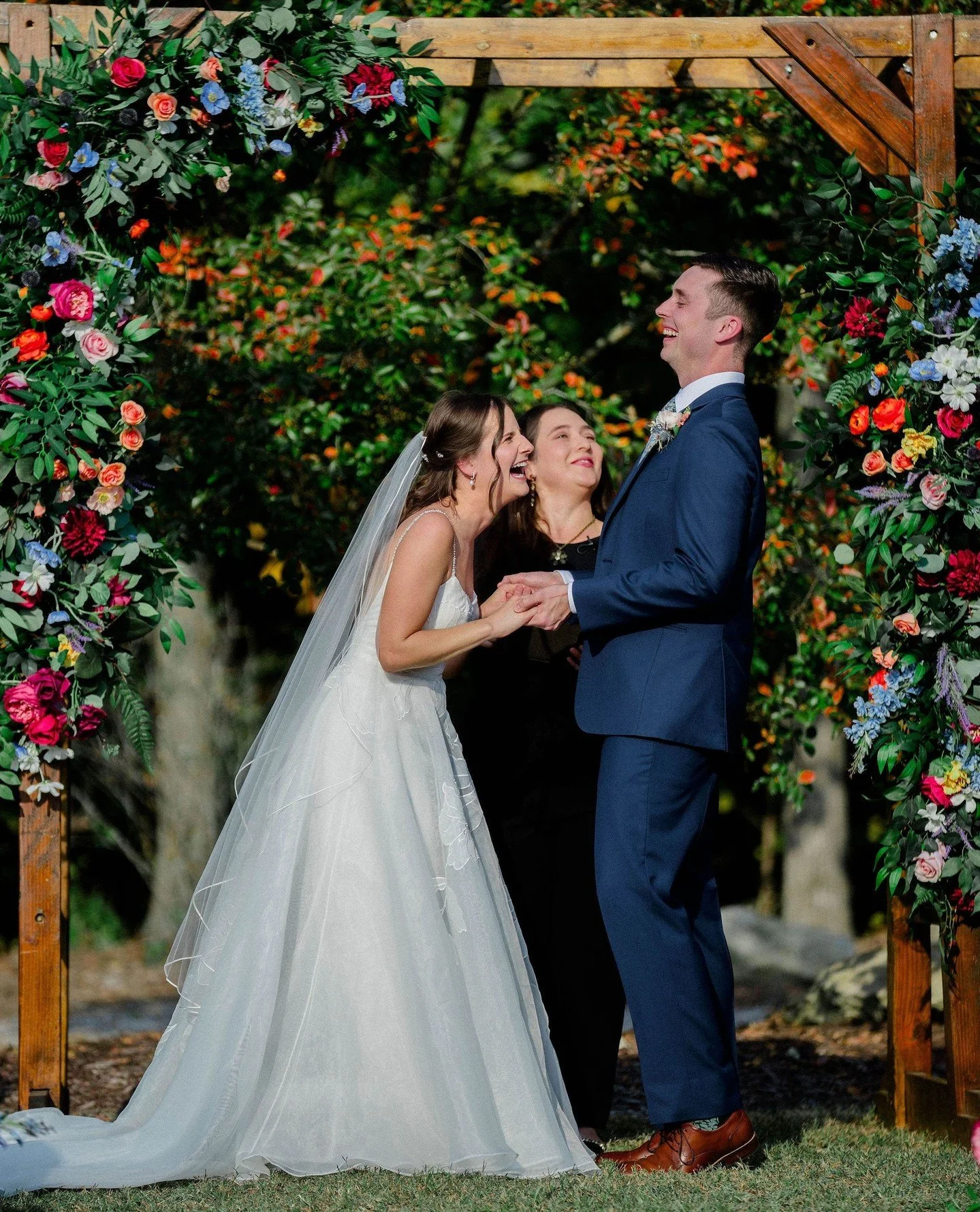 It's been 1 year since Kate &amp; Corey got married! Wish them &quot;Happy Anniversary&quot; in the comments below ⬇️⁠
⁠
&bull;⁠
&bull;⁠
&bull;⁠
⁠
Planning &bull; yours truly @somethingfabulousweddings ⁠
Venue &bull; @haven_farm⁠
Photographer &bull; 