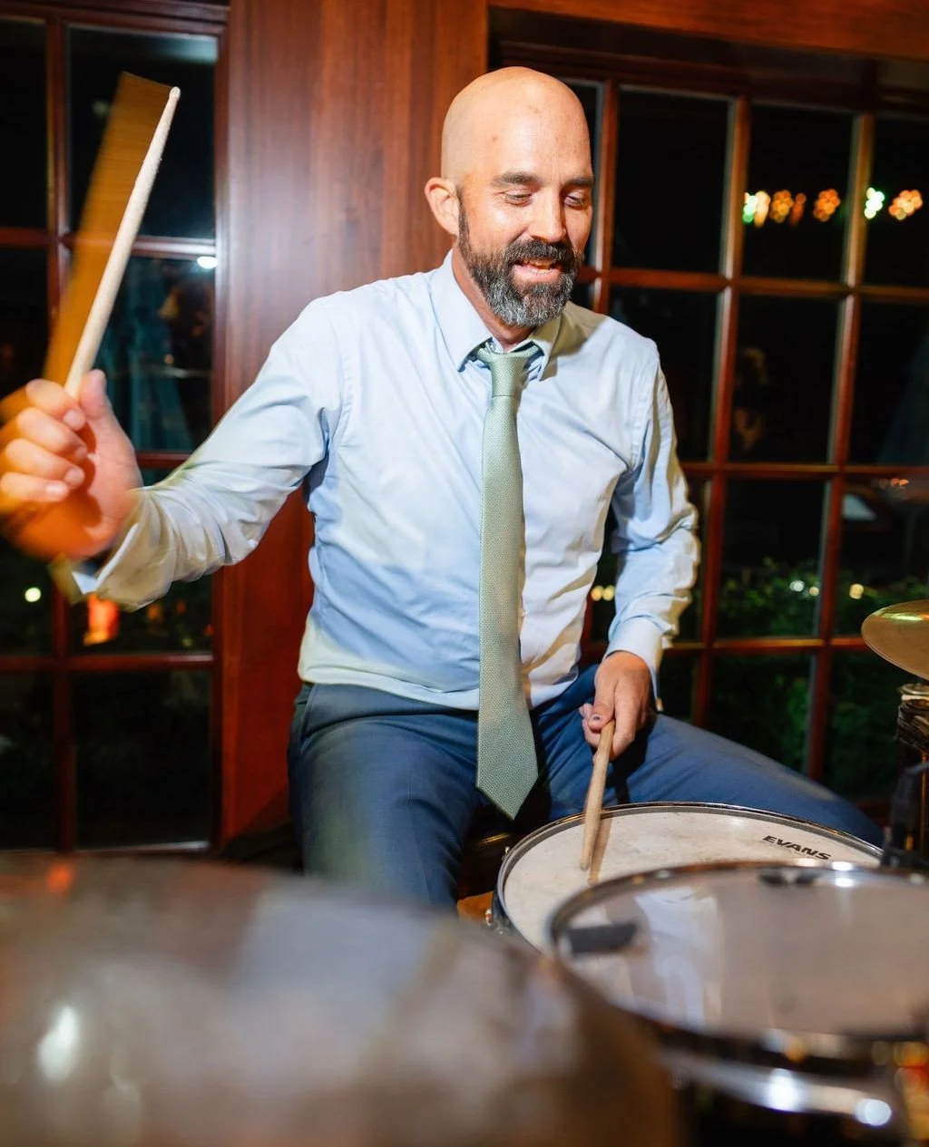 What makes your wedding fabulous? Little details like the groom playing the drums at his own wedding! Here's Austin 🥁⁠
⁠
&bull;⁠
&bull;⁠
&bull;⁠
⁠
Planning &bull; yours truly @somethingfabulousweddings ⁠
Venue &bull; @chapelhillcountryclub⁠
Photogra