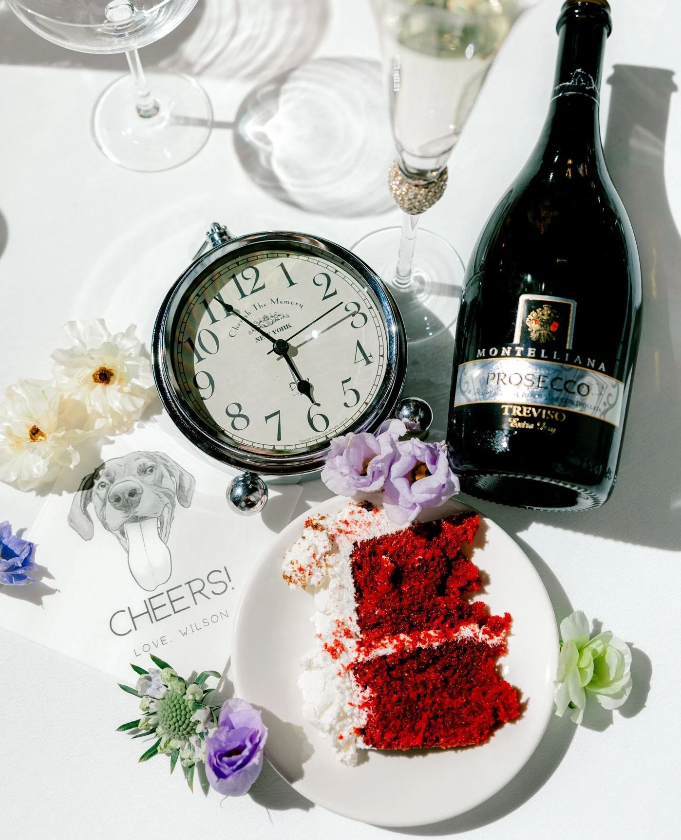 Treat Yourself Tuesday 🍰⁠
⁠
&bull;⁠
&bull;⁠
&bull;⁠
⁠
Planning &bull; yours truly @somethingfabulousweddings ⁠
Venue, Catering &amp; Bar &bull; @markethall1914⁠
Photographer &bull; @behindthelensphotographync⁠
Flowers &bull; @teacupfloral⁠
DJ &bull;