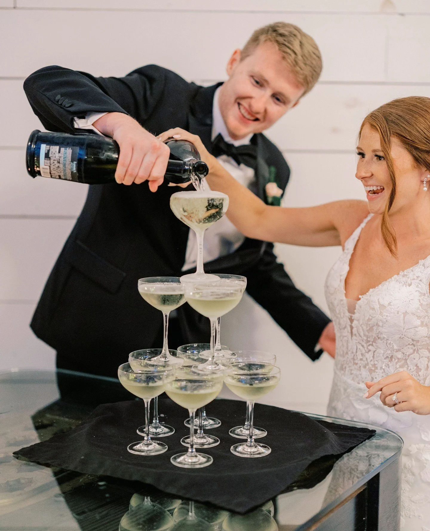 Cheers! It's been a busy month here at Something Fabulous with 17 weddings! Our final wedding of October is tomorrow 💒⁠
⁠
&bull;⁠
&bull;⁠
&bull;⁠
⁠
Planning &bull; yours truly @somethingfabulousweddings ⁠
Venue &bull; @walnuthillnc⁠
Photographer &bu