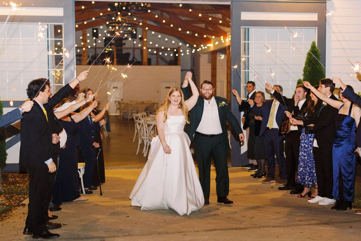 Tomorrow is Katie &amp; Hunter's one year anniversary! Wish them congratulations below ⬇️⁠
⁠
&bull;⁠
&bull;⁠
&bull;⁠
⁠
Planning &bull; yours truly @somethingfabulousweddings ⁠
Venue &bull; @walnuthillnc⁠
Photographer &bull; @annietimmonsphotography⁠
