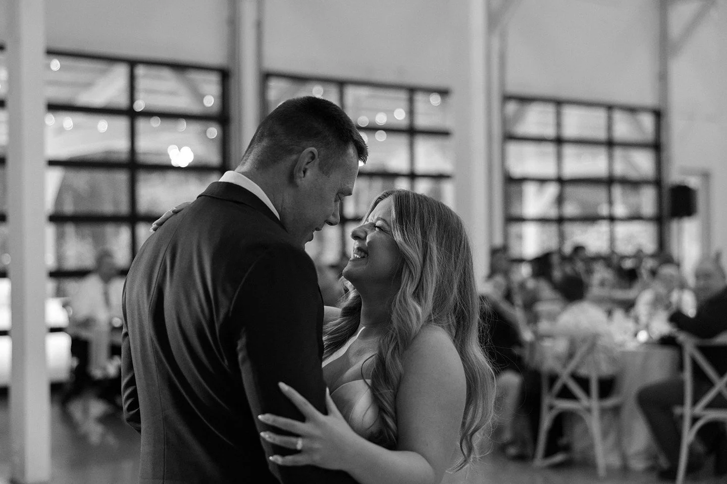 First Dance Friday for Rachel &amp; Dan!⁠
⁠
&bull;⁠
&bull;⁠
&bull;⁠
⁠
Planning &bull; yours truly @somethingfabulousweddings ⁠
Venue &amp; Bar &bull; @carolinagroveweddings⁠
Photographer &bull; @raquelbaxleyphoto⁠
Flowers &bull; @lilacfloraldecor⁠
DJ