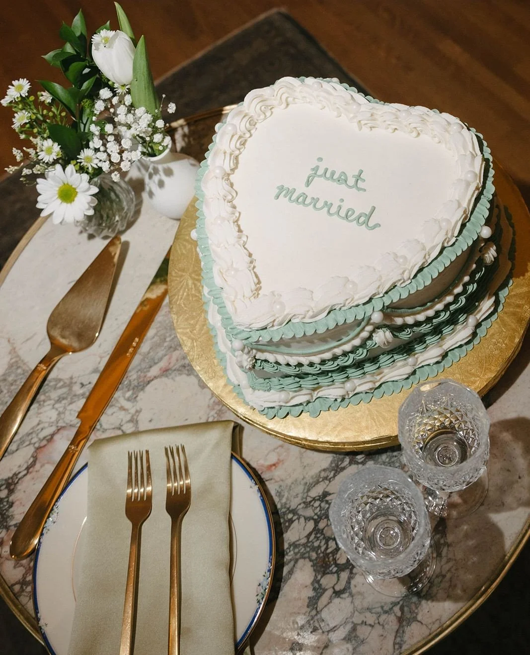 It's Thanksgiving week and we're ready to treat ourselves!⁠
⁠
&bull;⁠
&bull;⁠
&bull;⁠
⁠
Planning &bull; yours truly @somethingfabulousweddings ⁠
Venue &amp; Bar &bull; @heightshousenc⁠
Photographer &bull; @maycaudillophoto⁠
Flowers &bull; @lilacflora