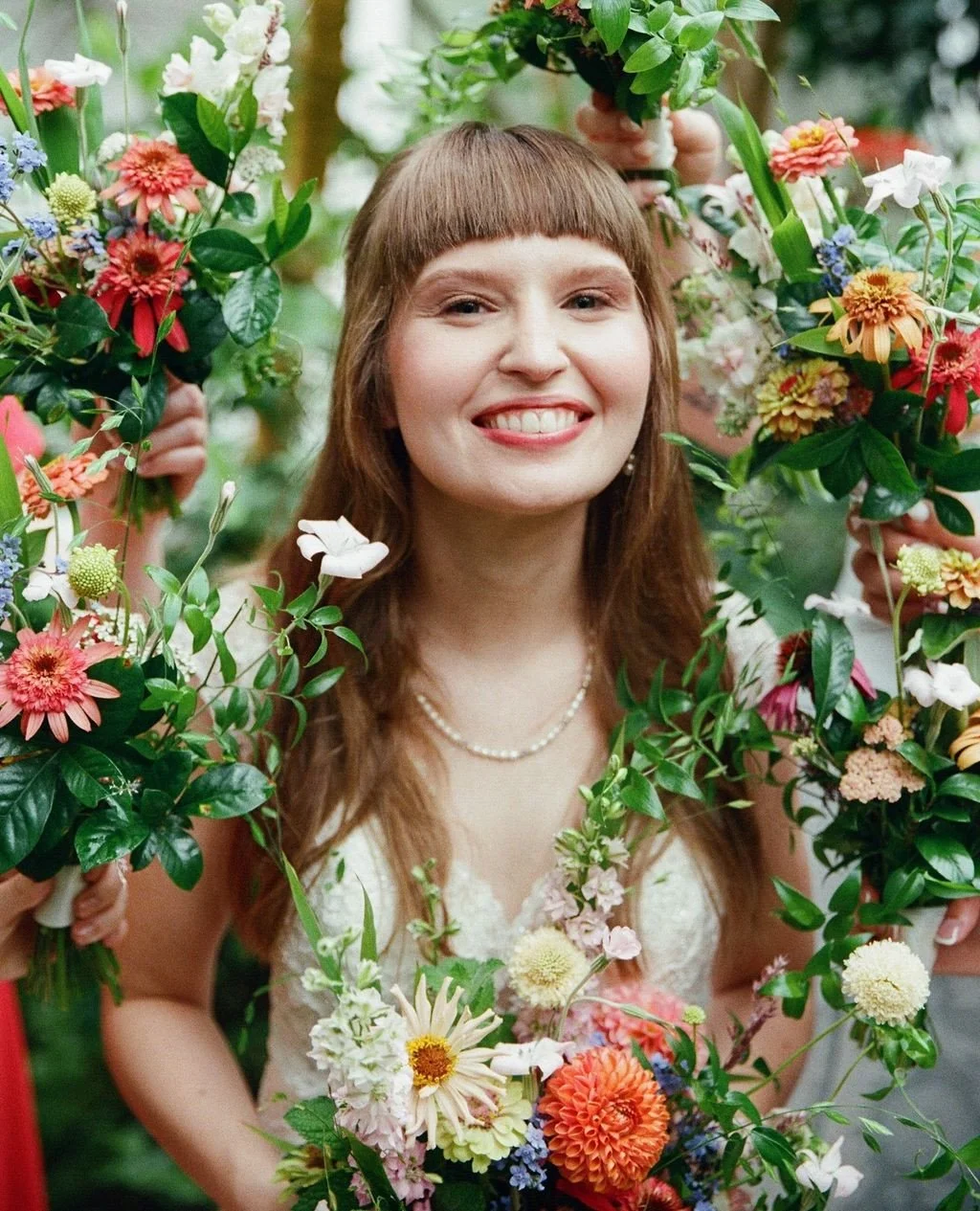 Shoutout Saturday to @xelaflorals for creating the most gorgeous bouquets and floral arrangements!⁠
⁠
&bull;⁠
&bull;⁠
&bull;⁠
⁠
Planning &bull; yours truly @somethingfabulousweddings ⁠
Venue &bull; @museumoflifeandscience⁠
Photographer &bull; @davidv
