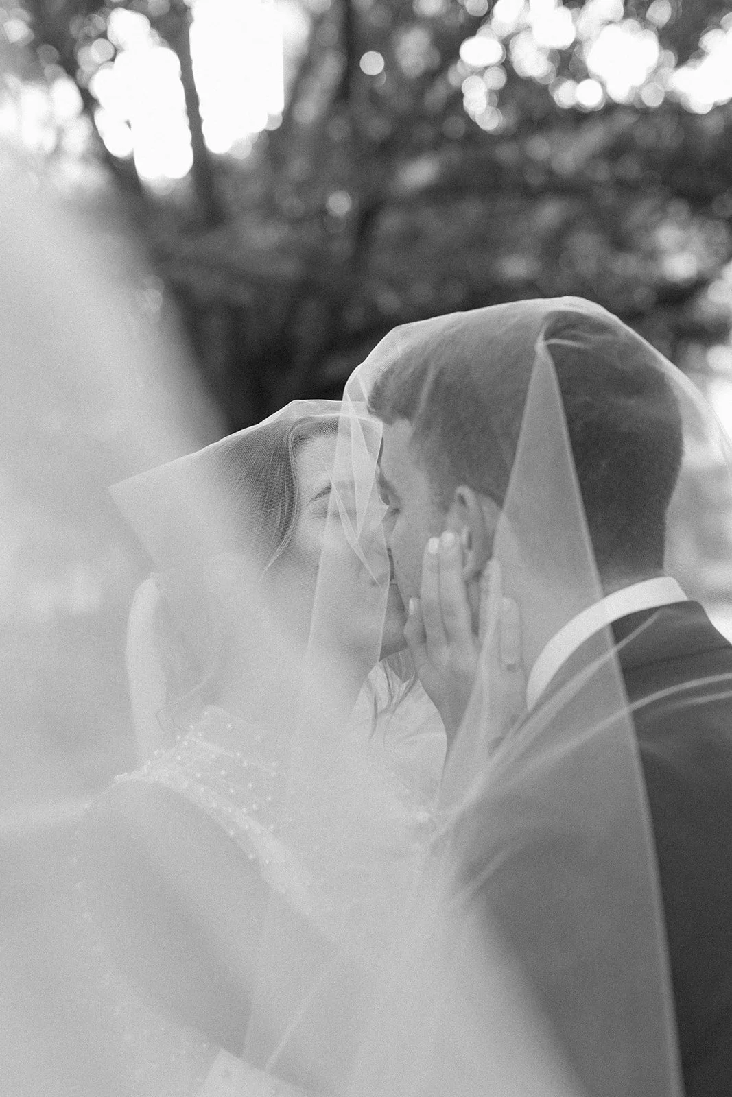 Market_Hall_Wedding_Veil_Shot_Bride_Groom.jpg