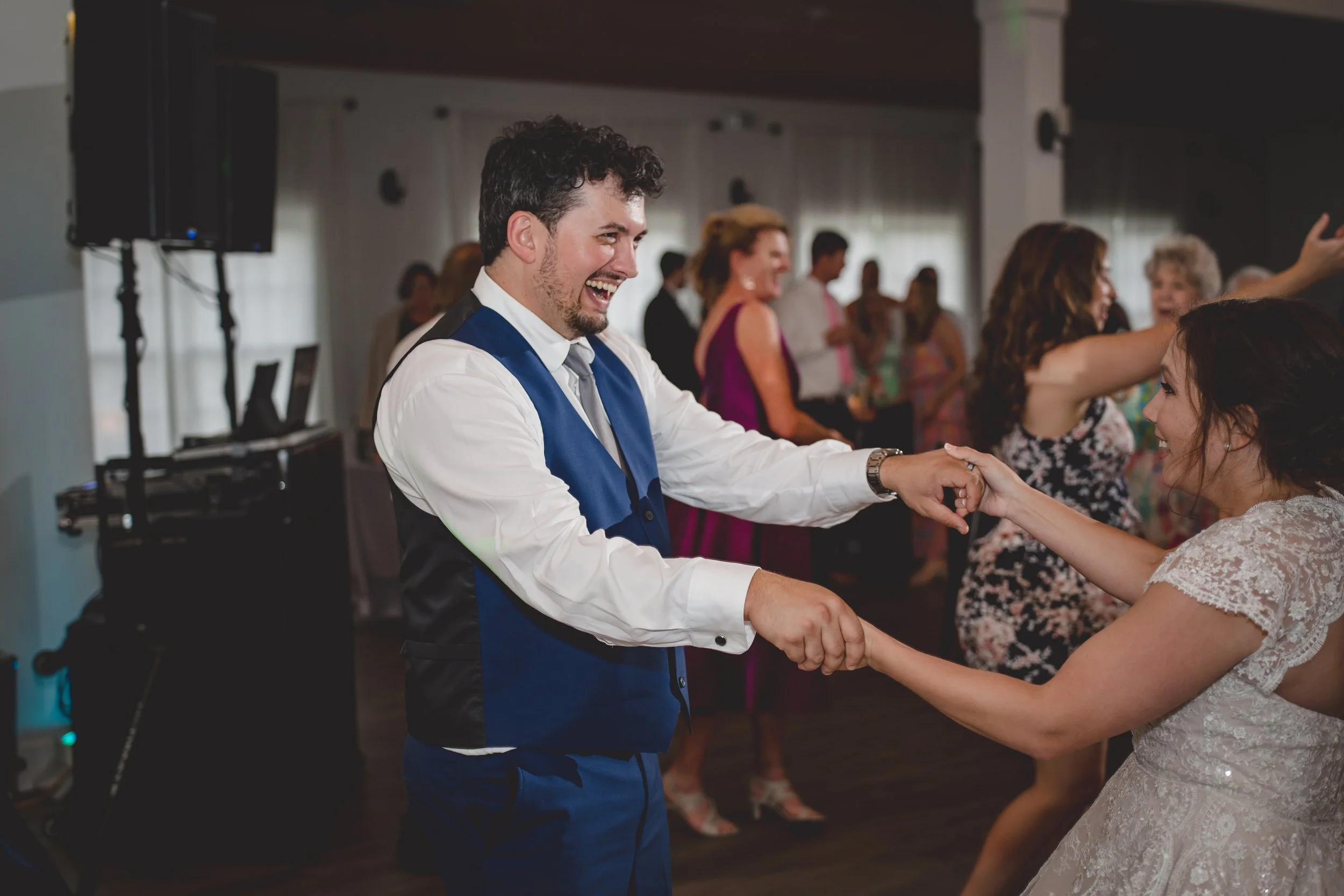 Malachi_Meadows_Wedding_Groom_Bride_Dancing.jpg
