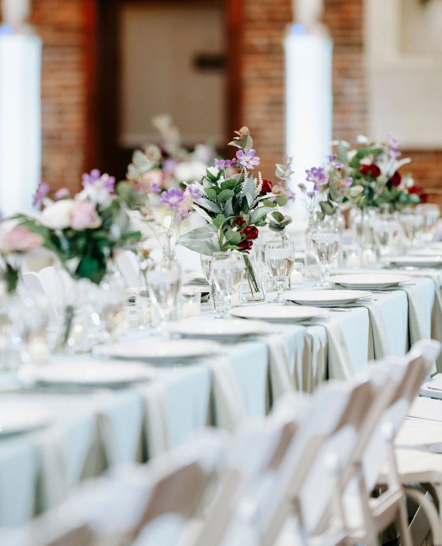 Shoutout to @fauxrealwilmington for making spaces even more beautiful 🌸⁠
⁠
&bull;⁠
&bull;⁠
&bull;⁠
⁠
Planning &bull; yours truly @somethingfabulousweddings ⁠
Venue &bull; @saintthomaspreservationhall⁠
Photographer &amp; Video &bull; @atlanta_dahlia_