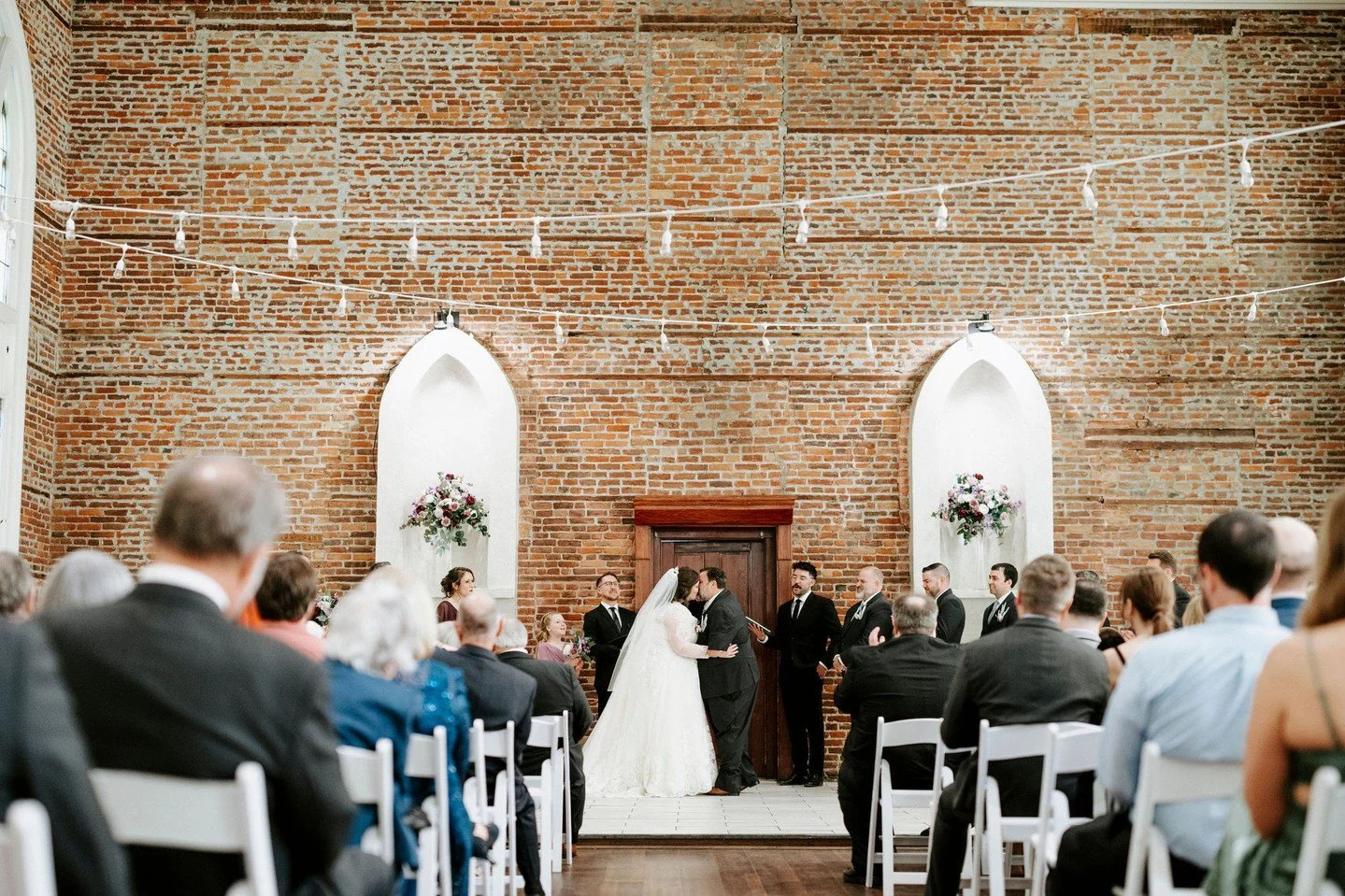 We love celebrating our couples at @saintthomaspreservationhall in Wilmington! Have you been to a wedding there? Tell us below ⬇️⁠
⁠
&bull;⁠
&bull;⁠
&bull;⁠
⁠
Planning &bull; yours truly @somethingfabulousweddings ⁠
Venue &bull; @saintthomaspreservat