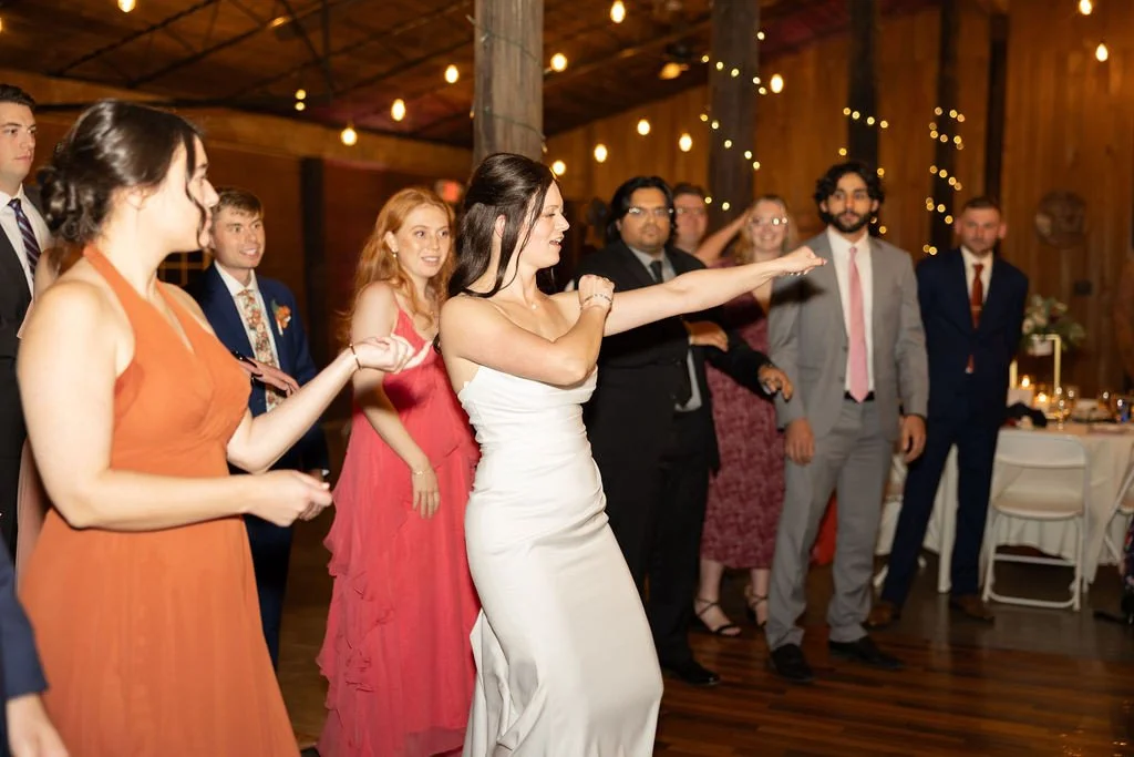 We love seeing creativity from our brides! Kelly got everyone up on their feet with a Zumba choreographed dance routine 💃🏼⁠
⁠
&bull;⁠
&bull;⁠
&bull;⁠
⁠
Planning &bull; yours truly @somethingfabulousweddings ⁠
Venue, Bar services &amp; Rentals &bull