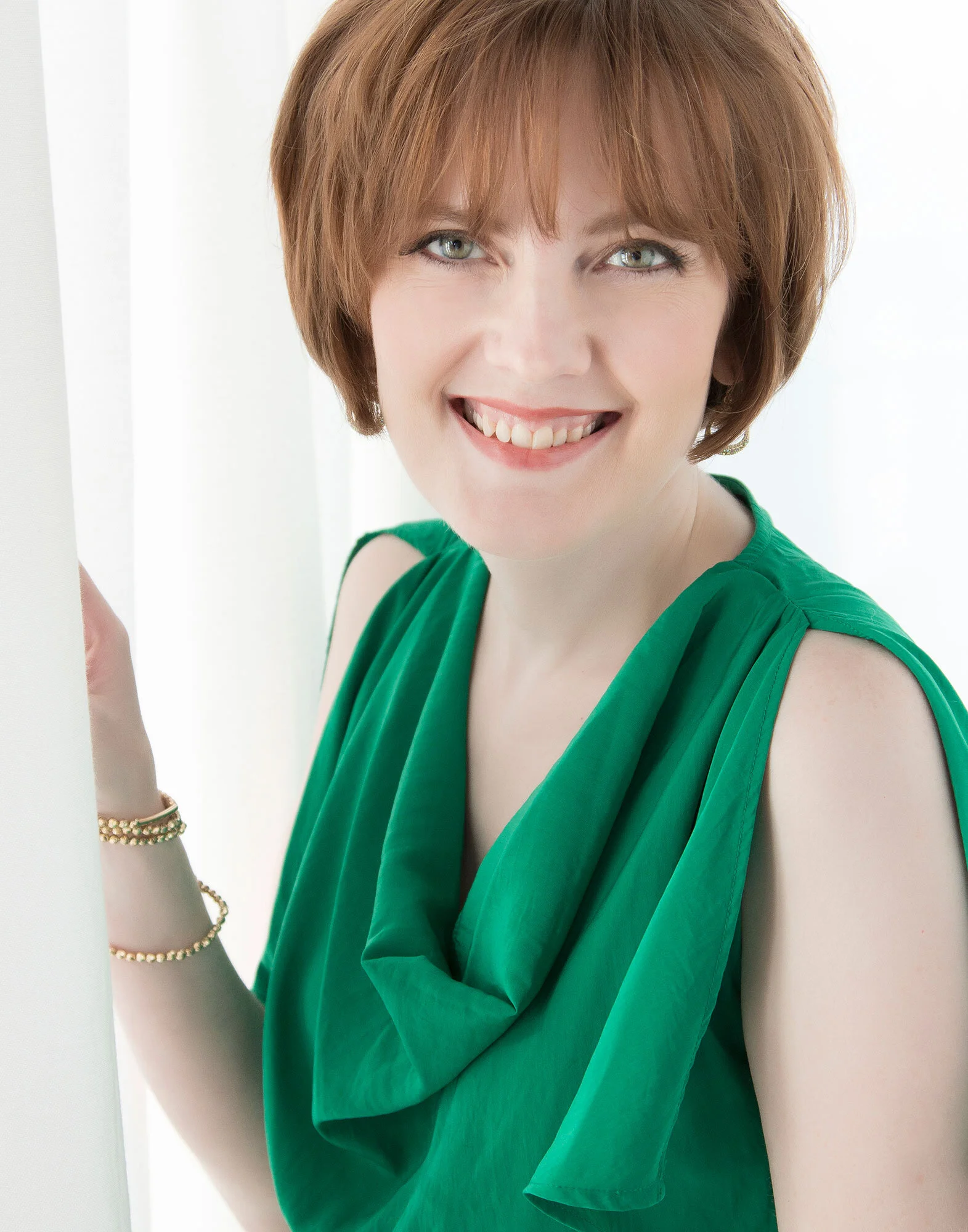 Bernstein-Portrait_Studio-Headshot_Laura_1029.jpg