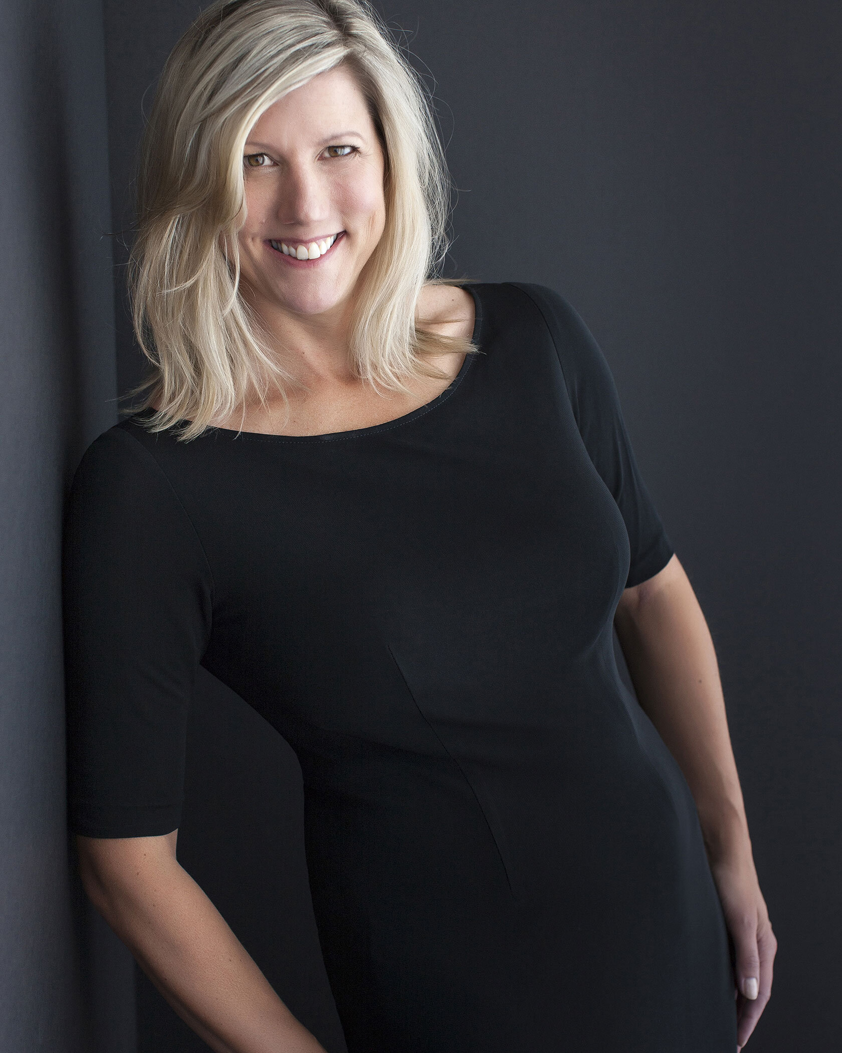 Studio-Portrait-Session_Laura_Y5G2961x.jpg