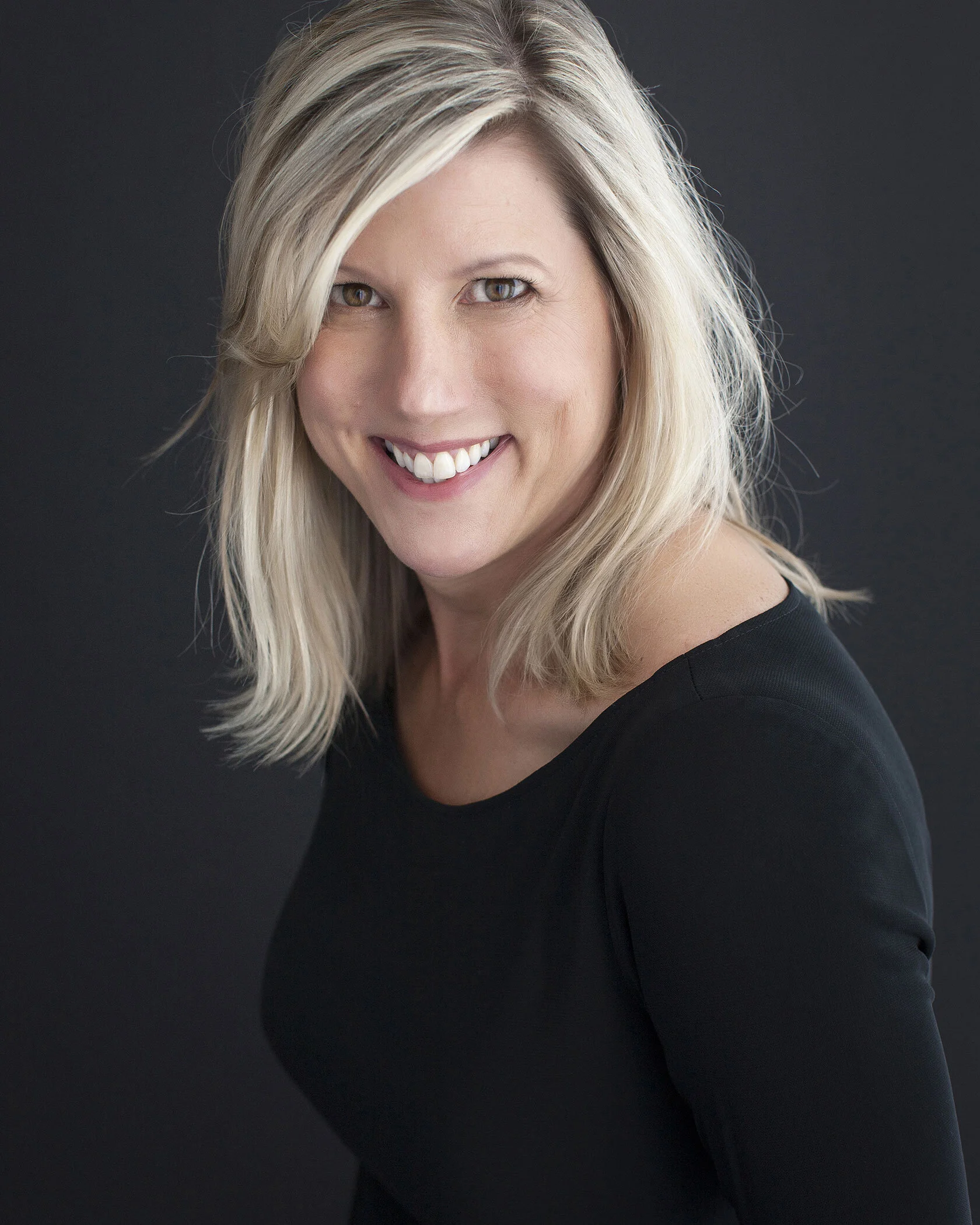 Studio-Portrait-Session_Laura_Y5G2984x.jpg
