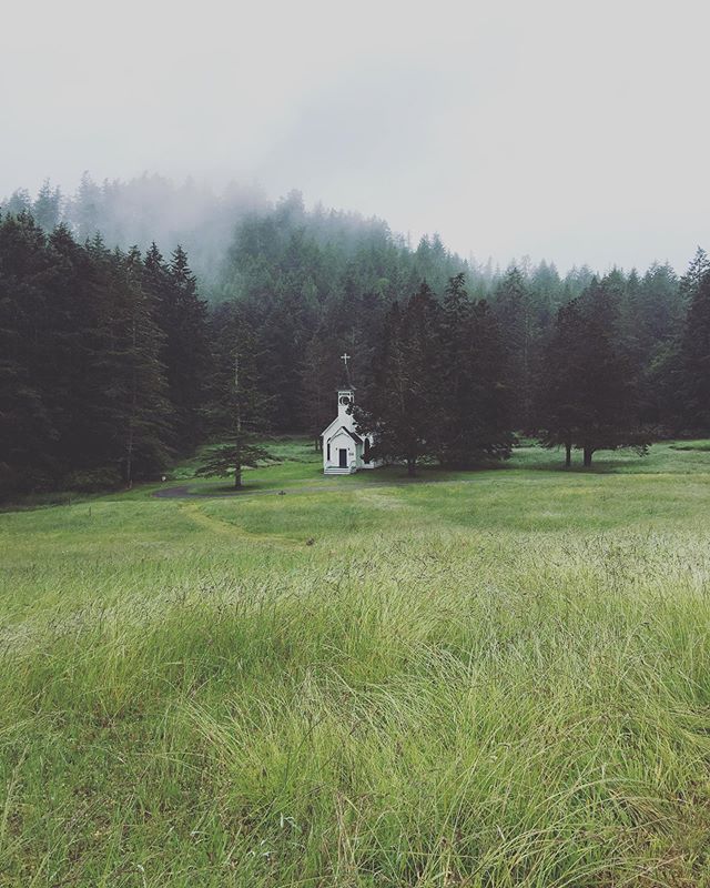 Nestled in the enchantment of Victorian Valley on Orcas Island, the chapel is a haven for intention, ceremony and celebration. &bull;
#weddingvenue #orcasisland #washington #washingtonstate #pnw #weddings #chapel #church #sacredspace #magic #islandmi